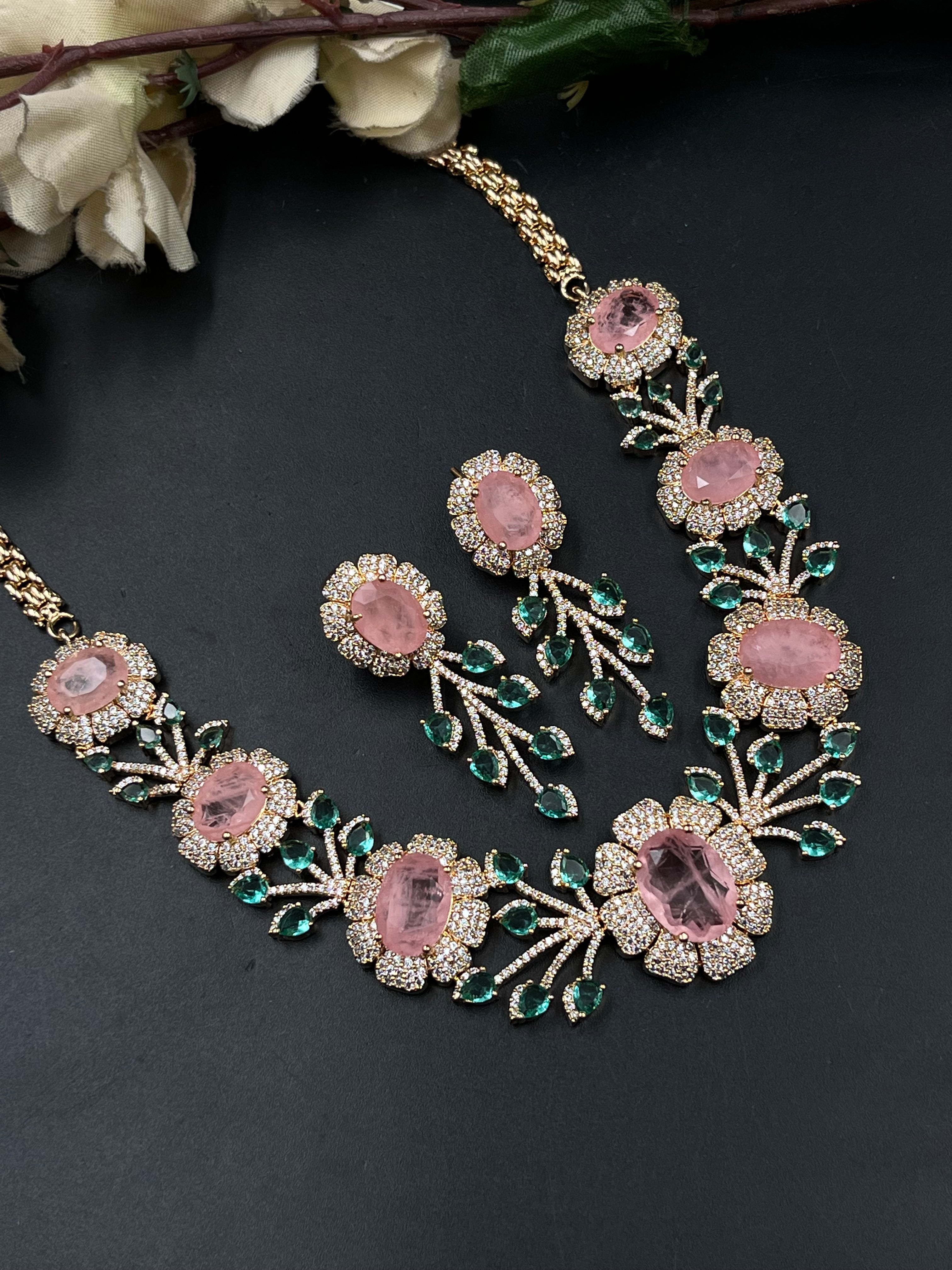 HIYA NECKLACE