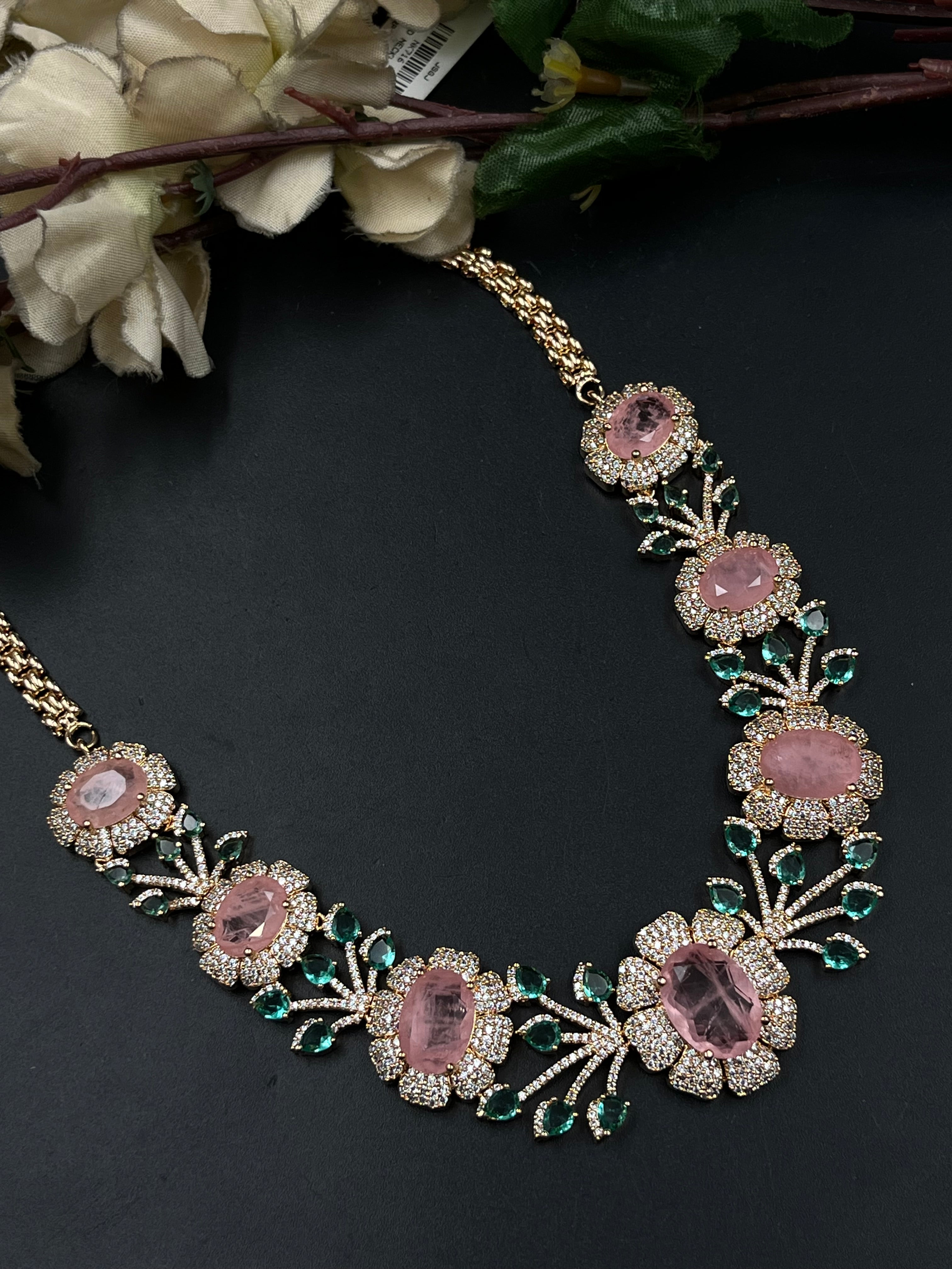 HIYA NECKLACE
