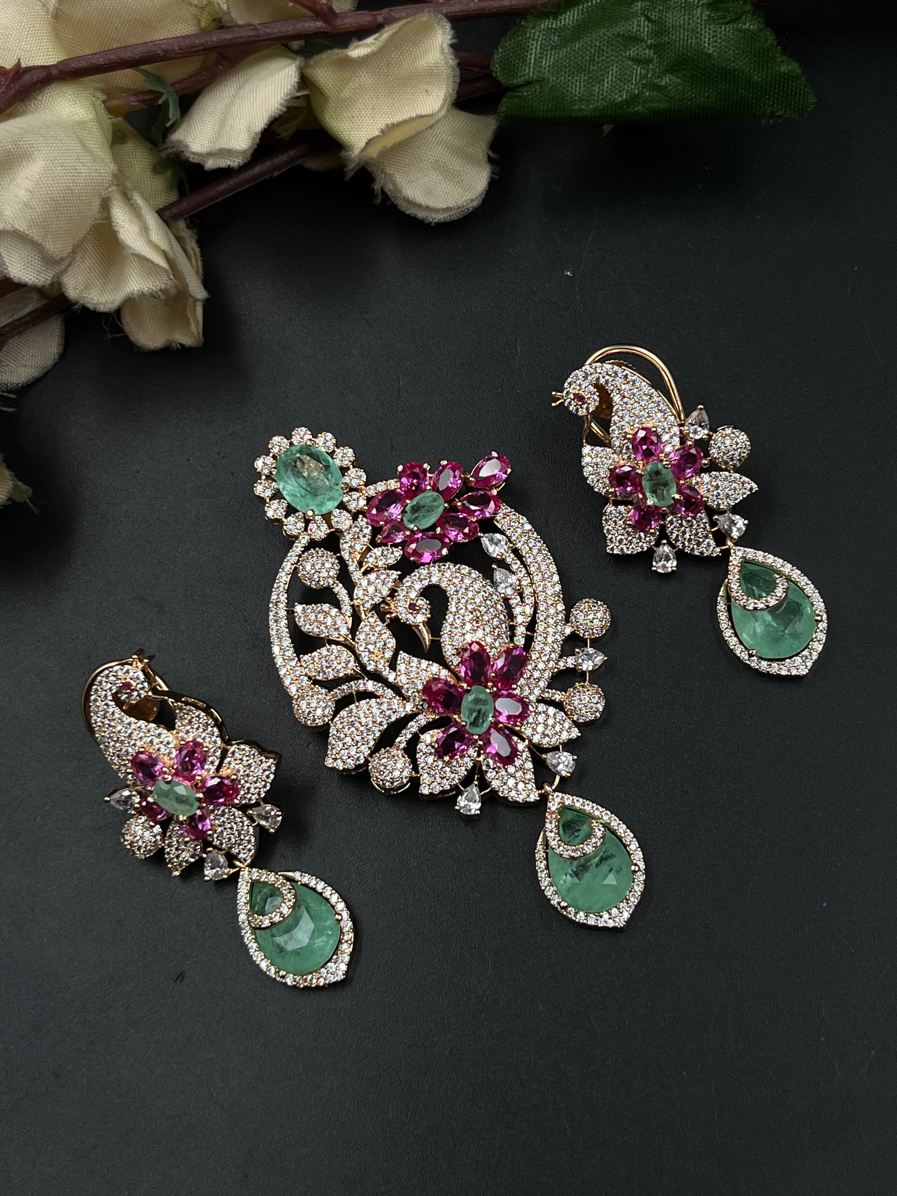 EIYAS PENDANT