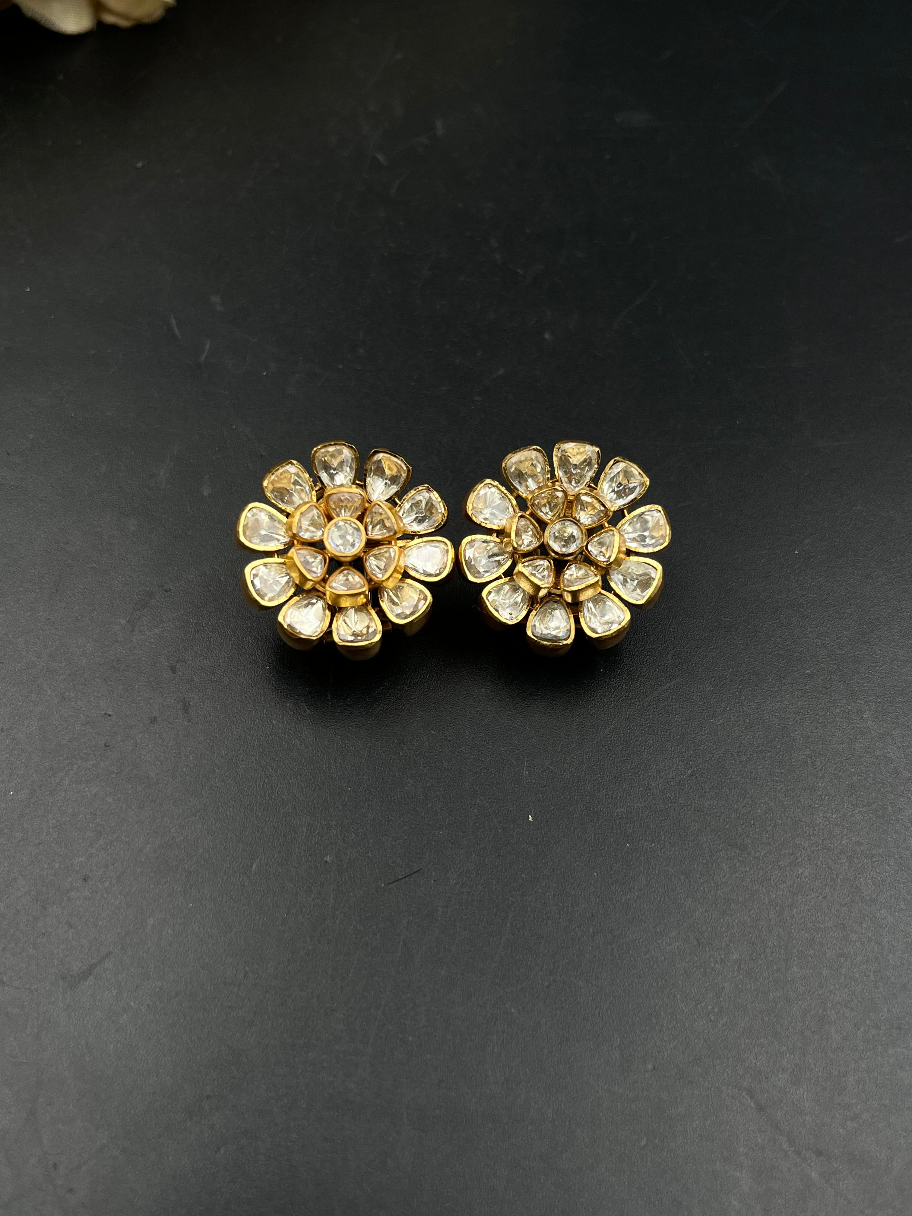 SUMHI EARRING
