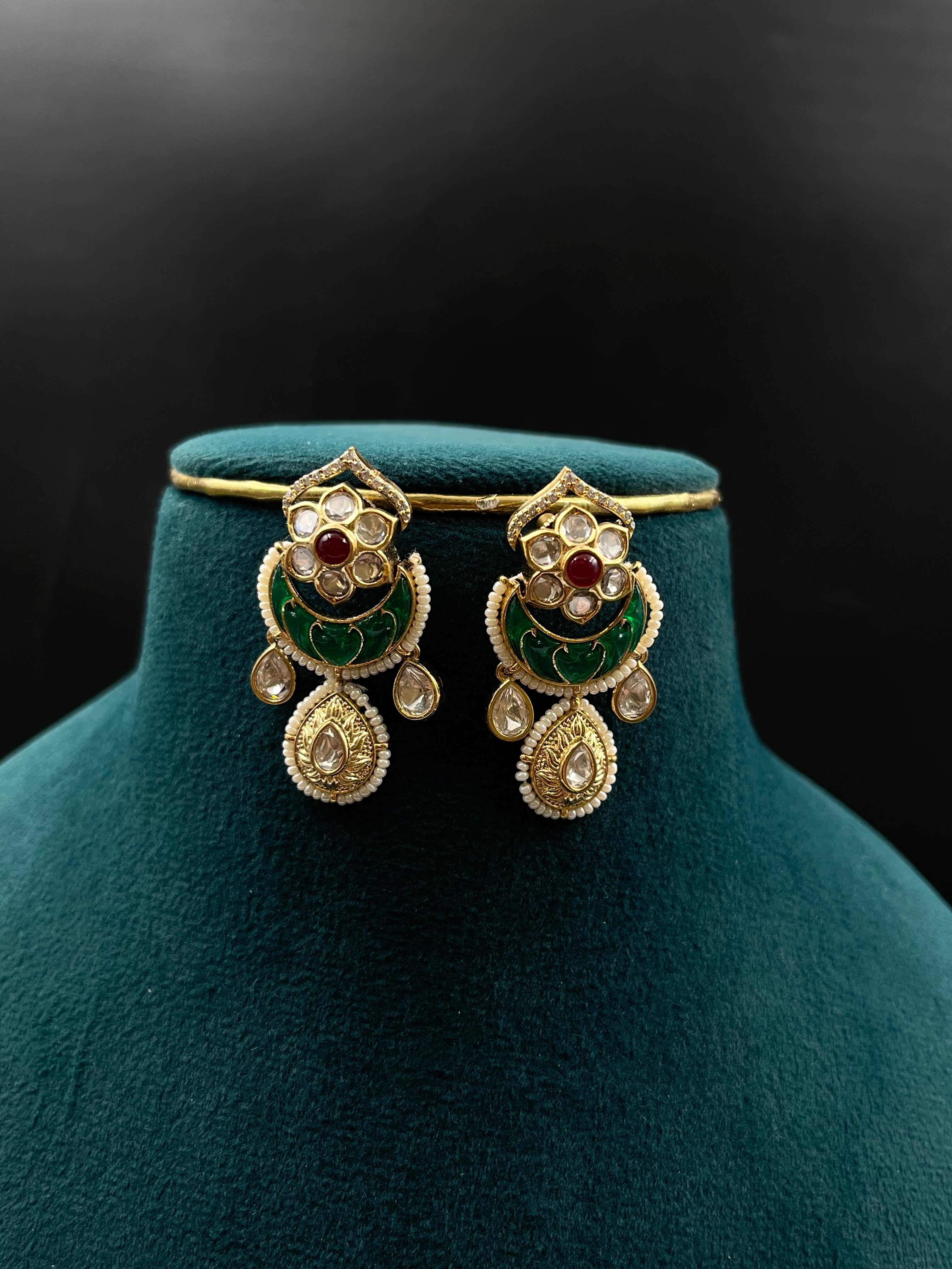 FIYA NECKLACE