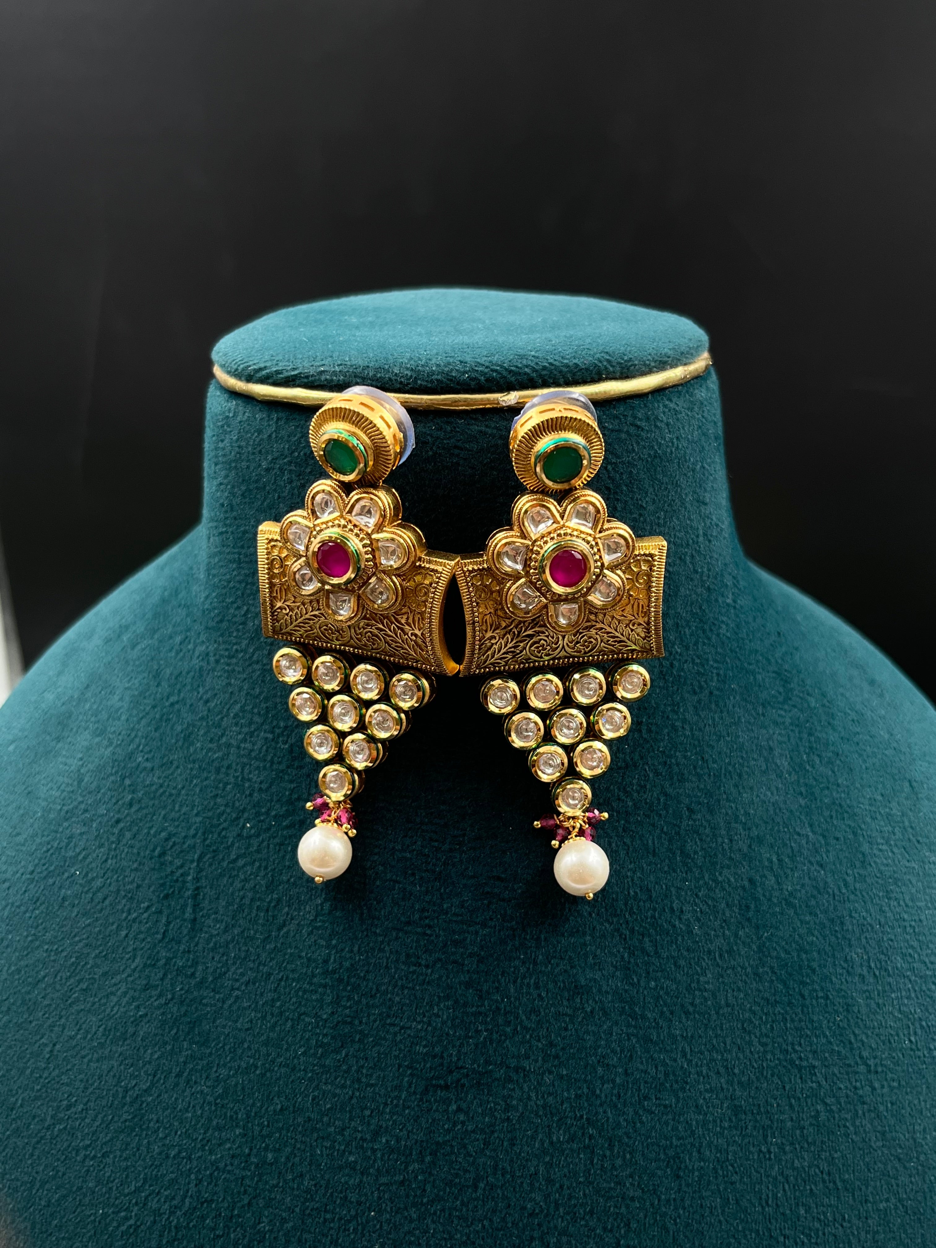 RISHA NECKLACE