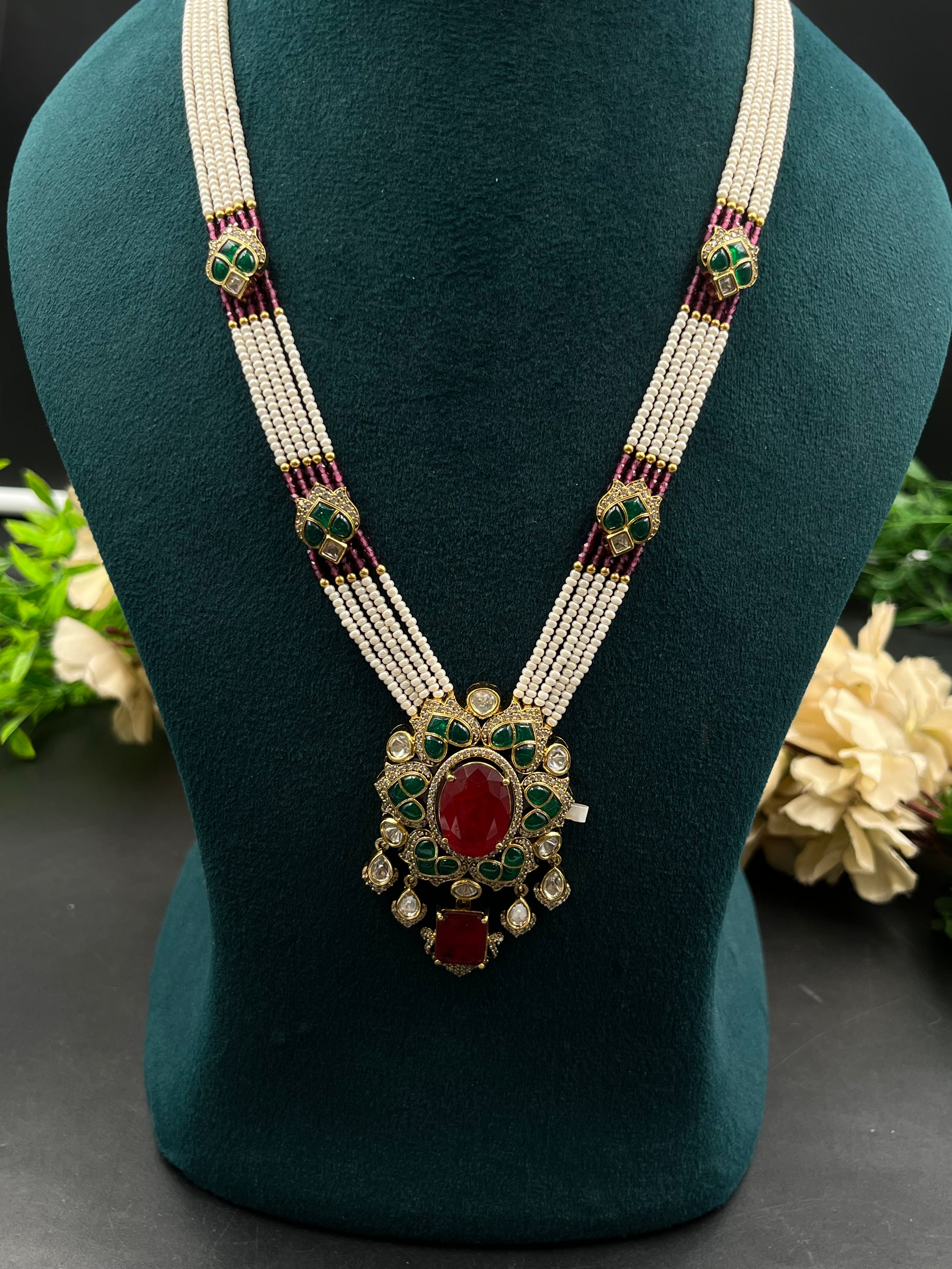 TINYA NECKLACE