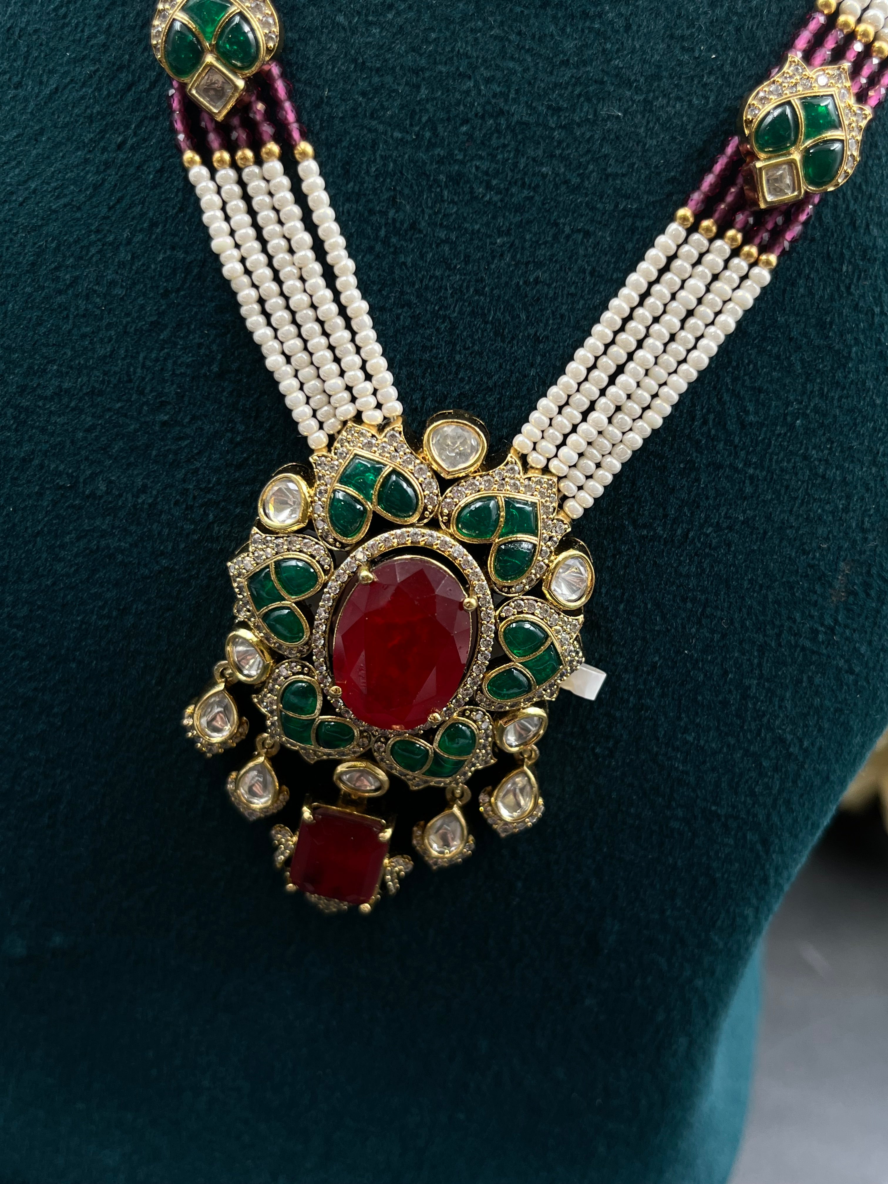 TINYA NECKLACE