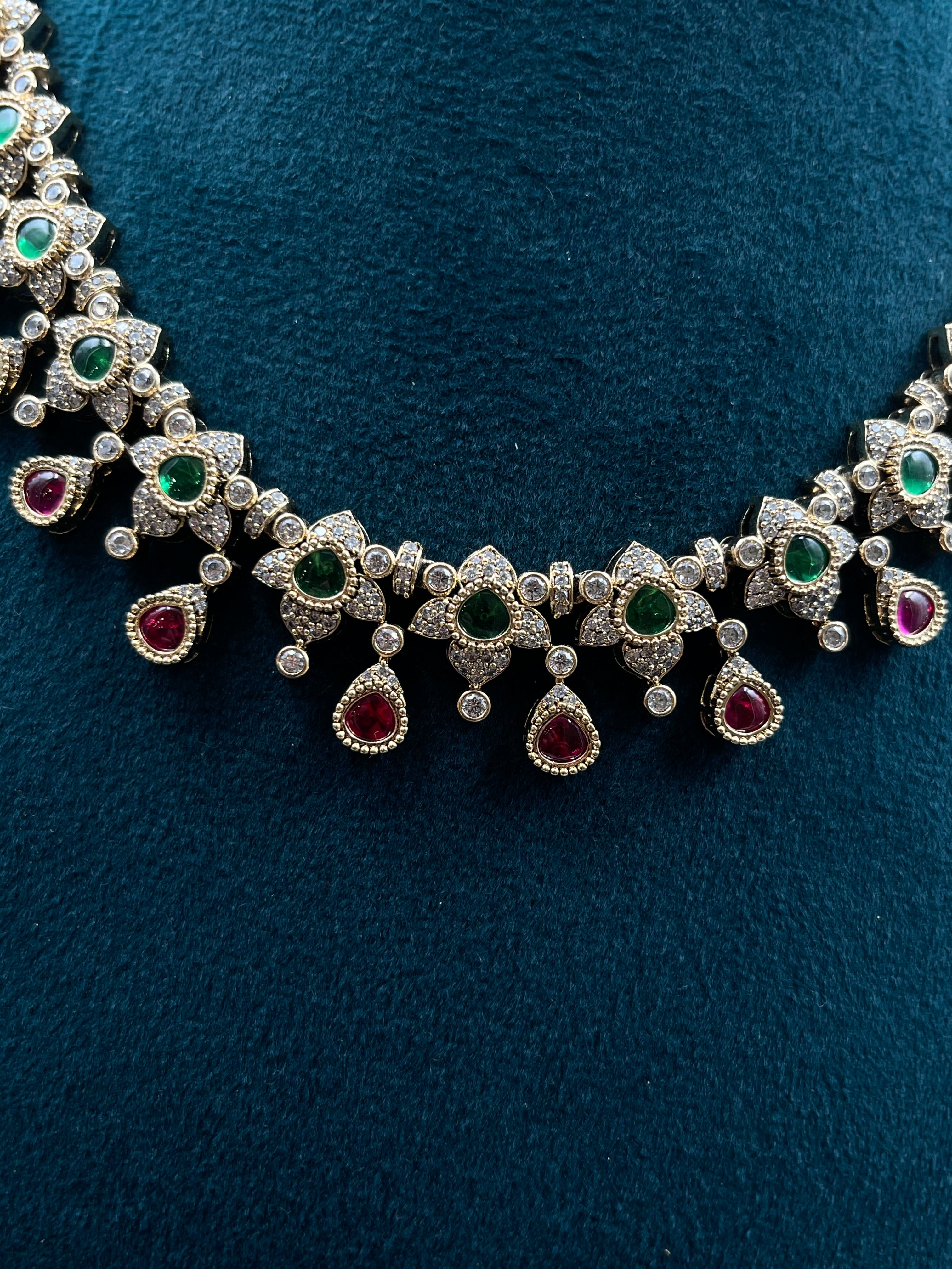 YANU NECKLACE