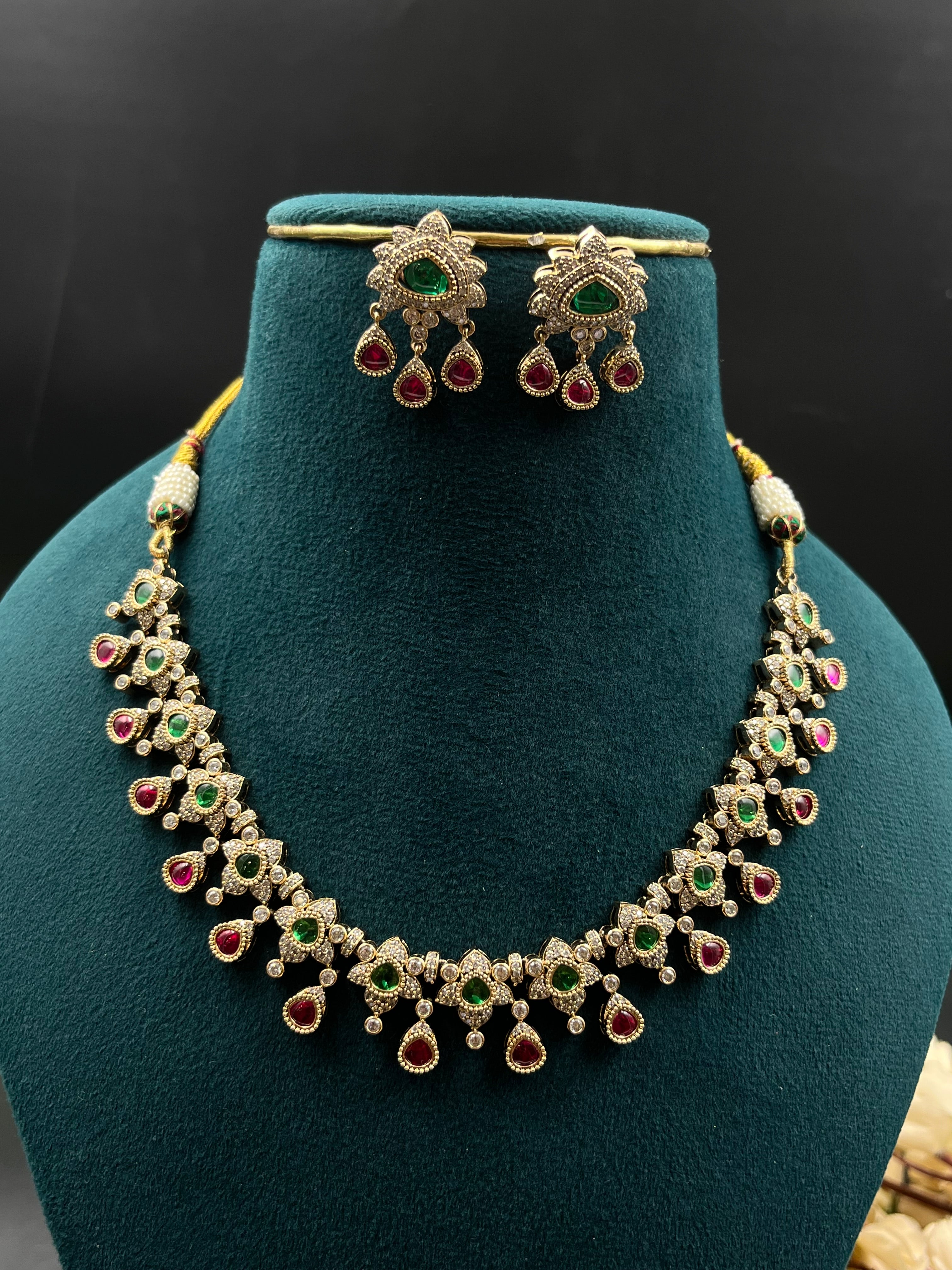 YANU NECKLACE