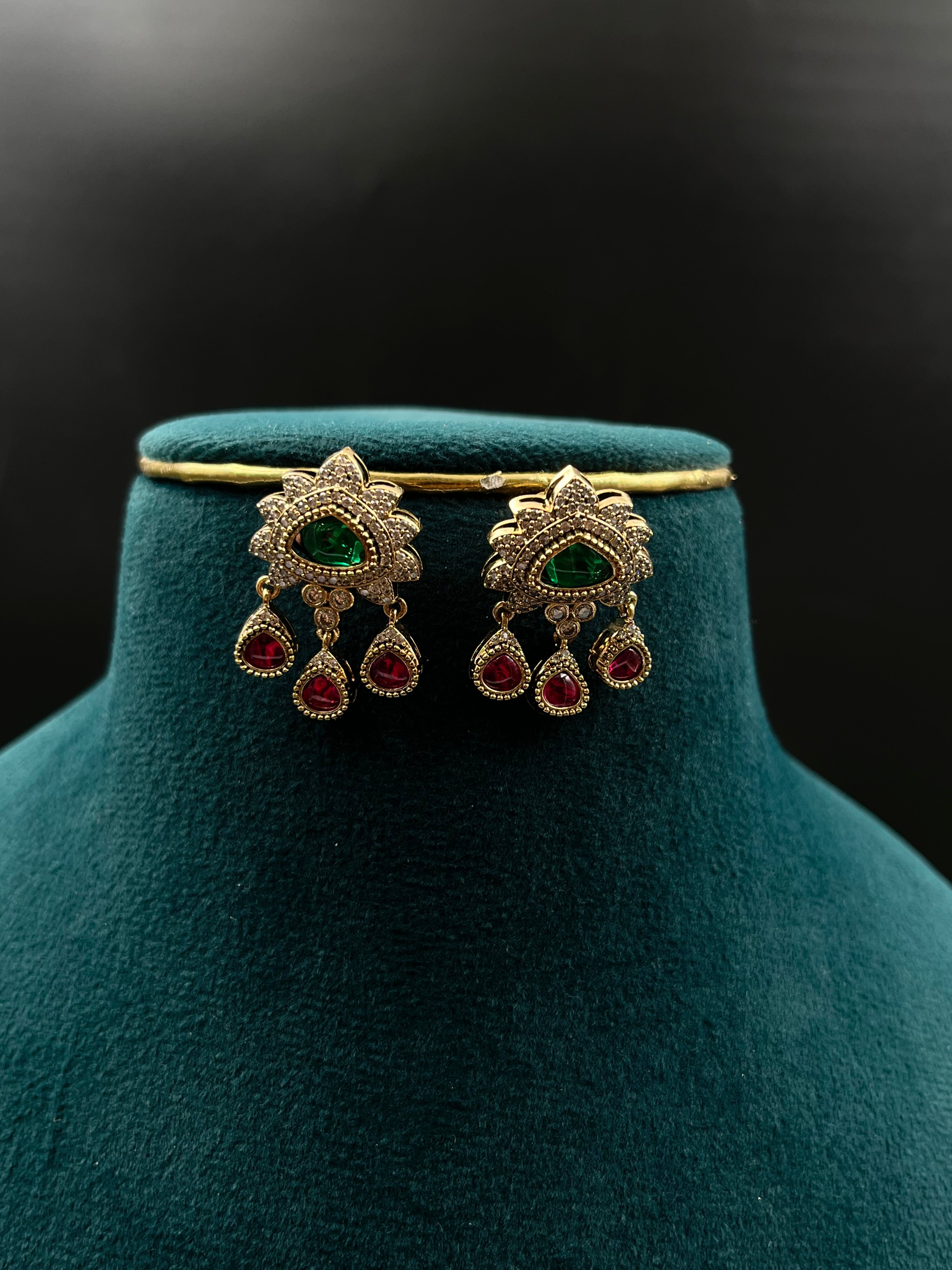 YANU NECKLACE