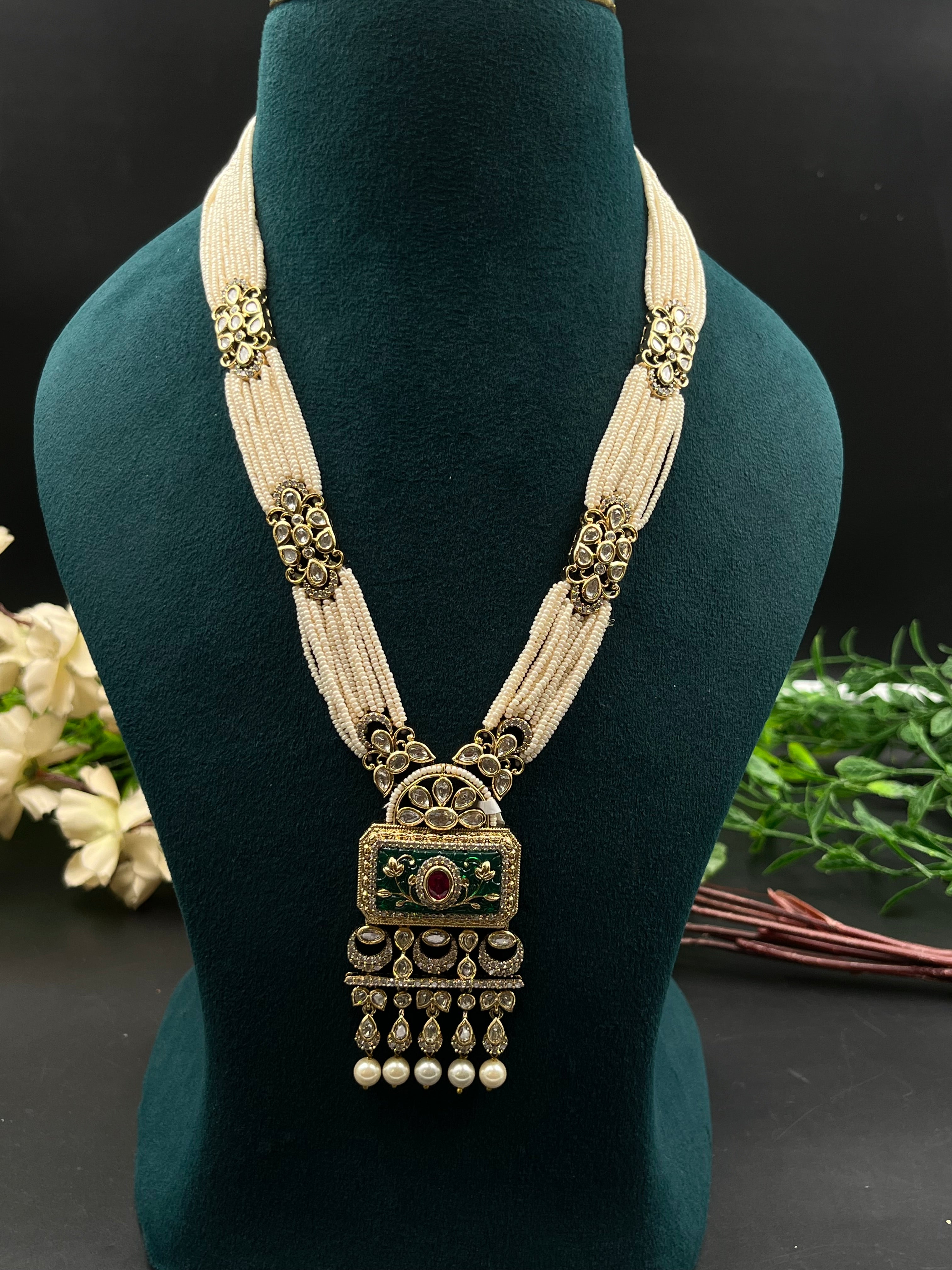 SHENA NECKLACE