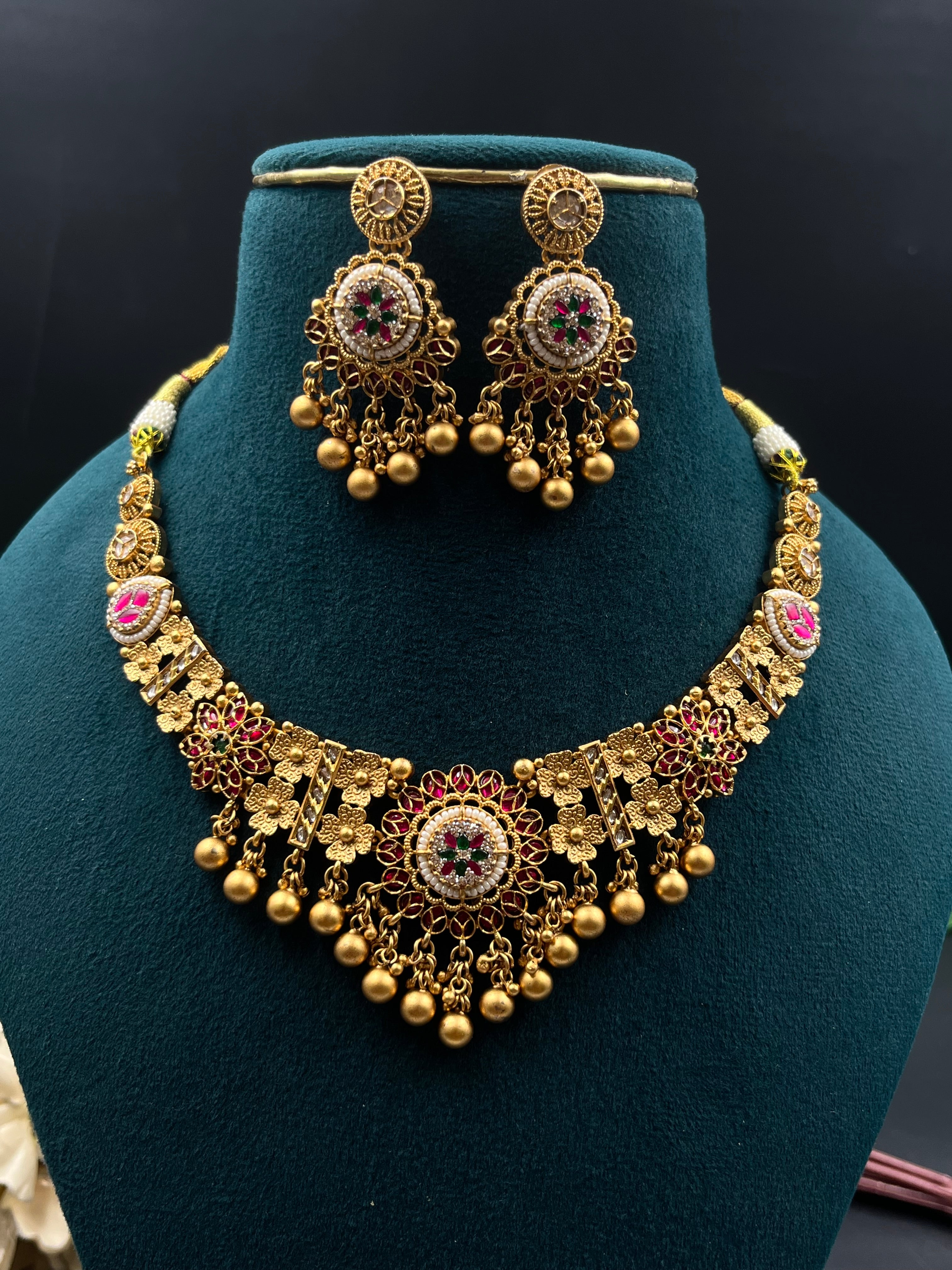 GUNGUN NECKLACE