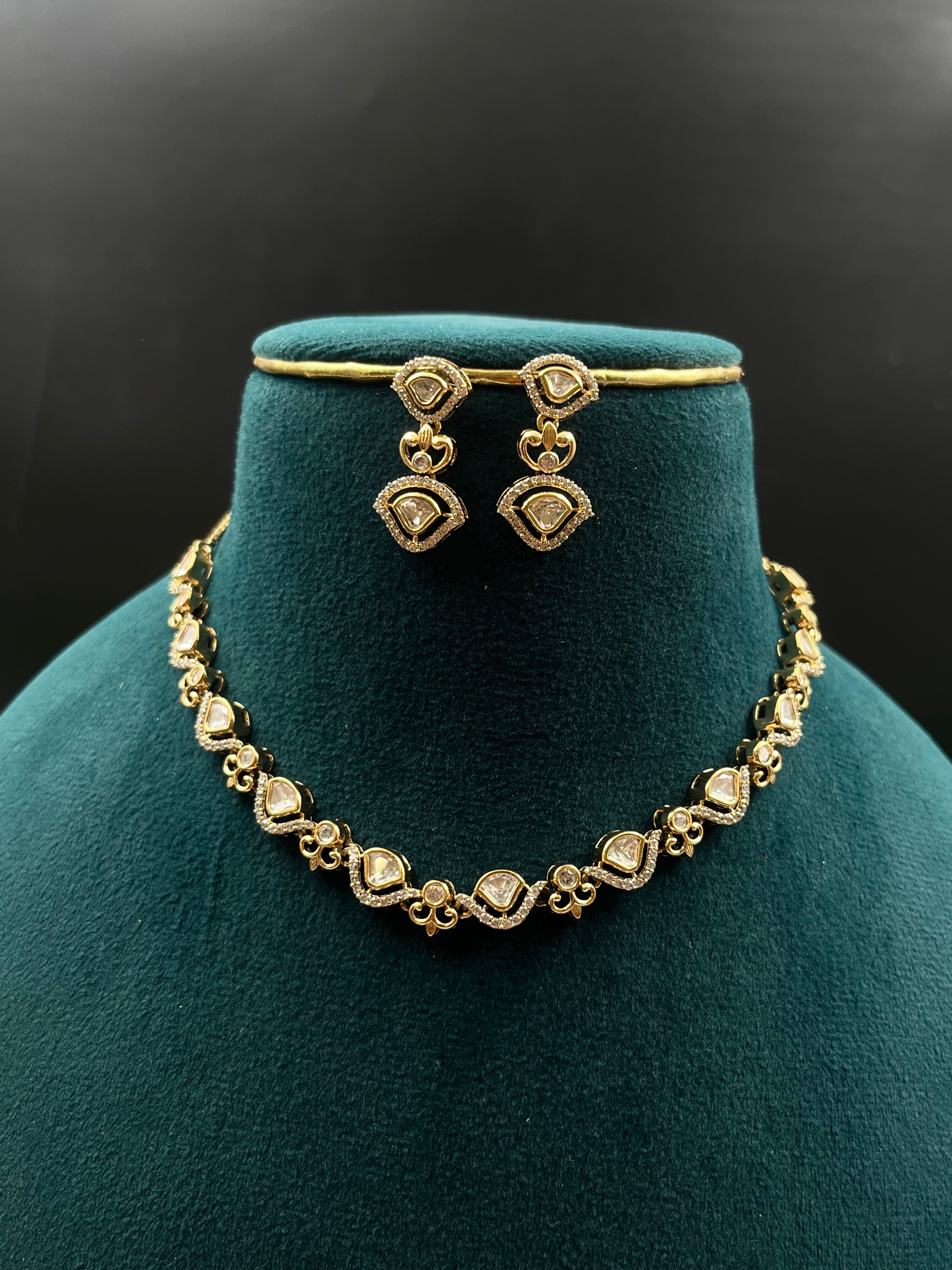 ANUSHKA NECKLACE