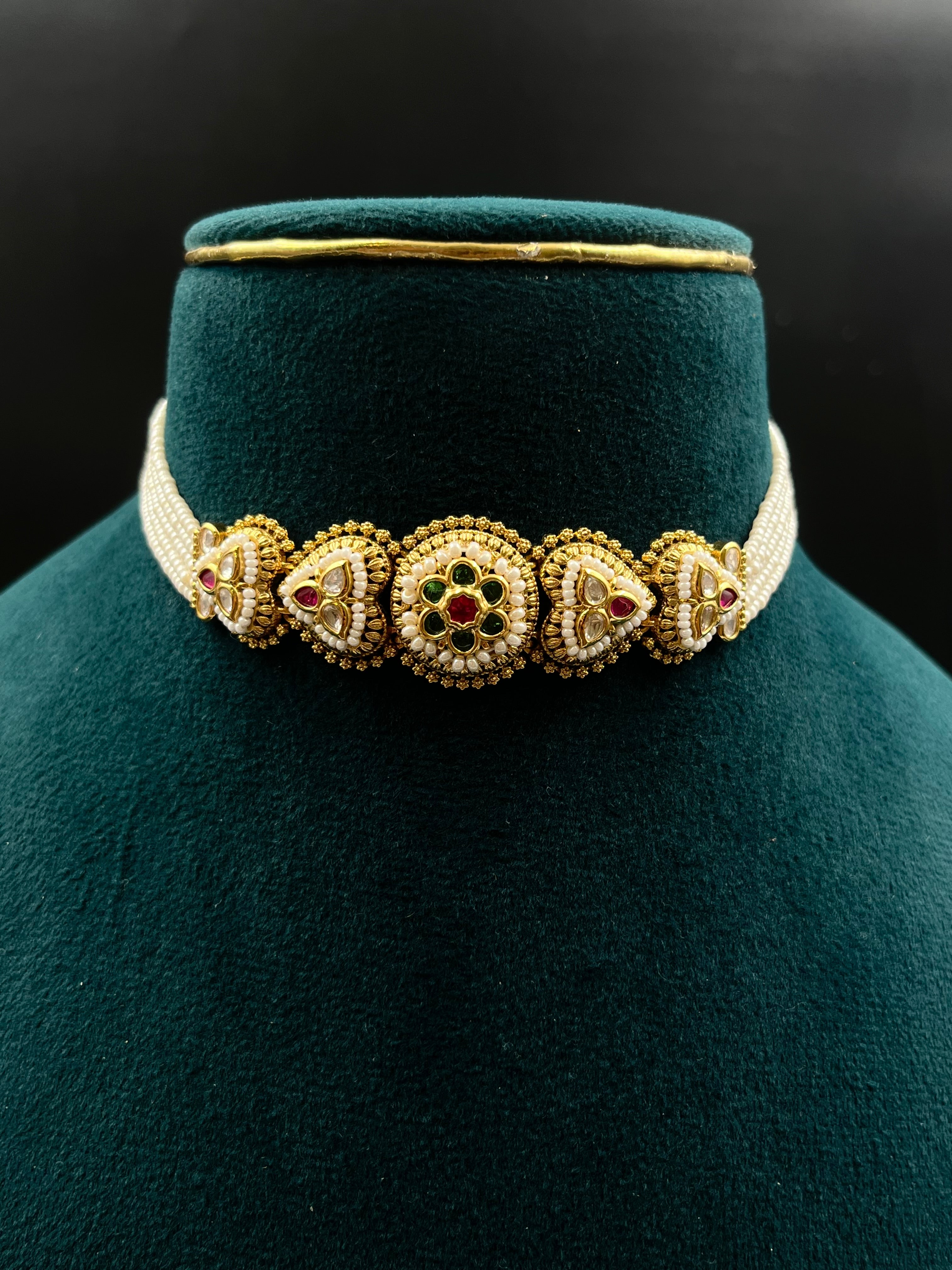BANU NECKLACE