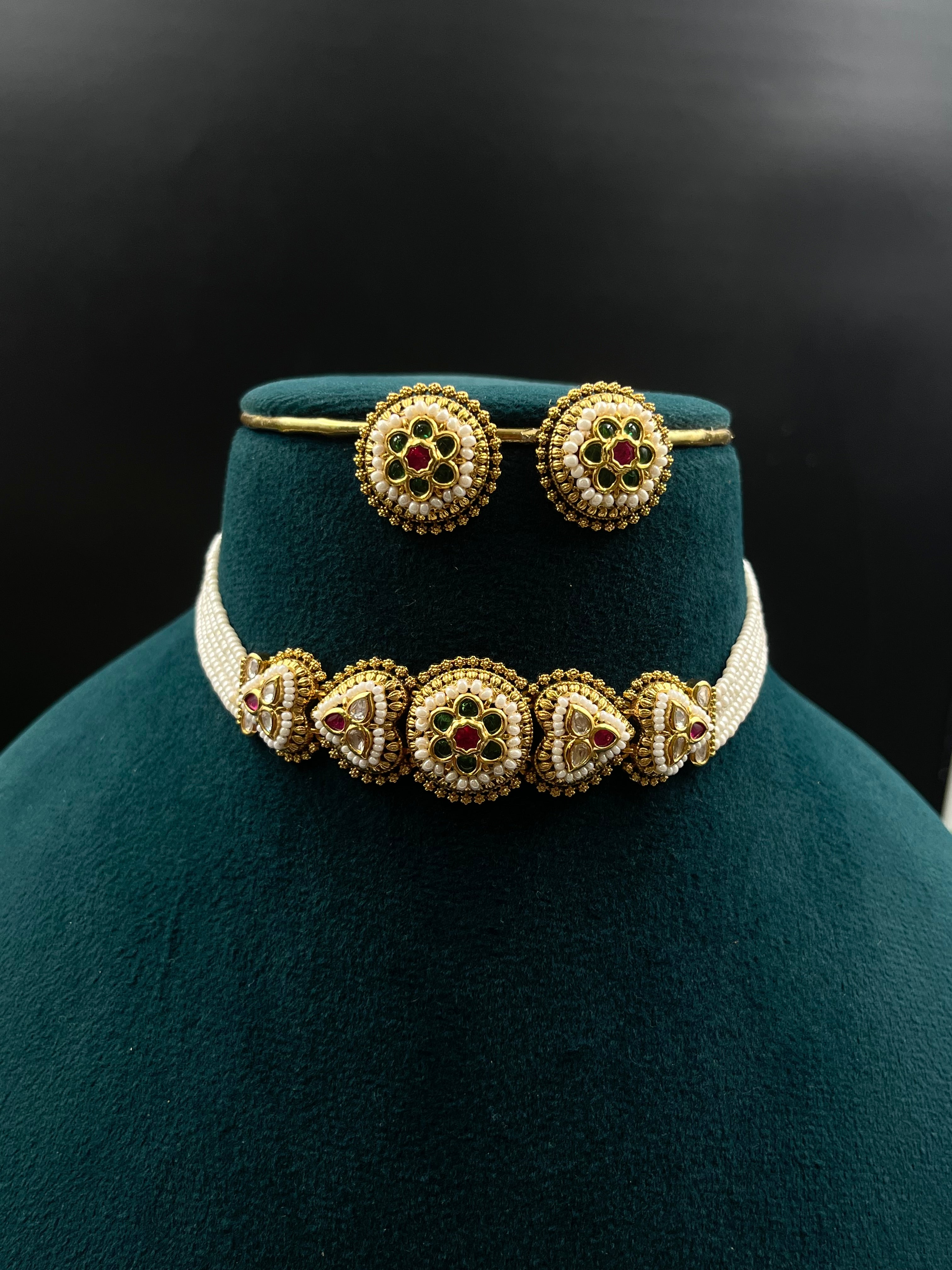 BANU NECKLACE
