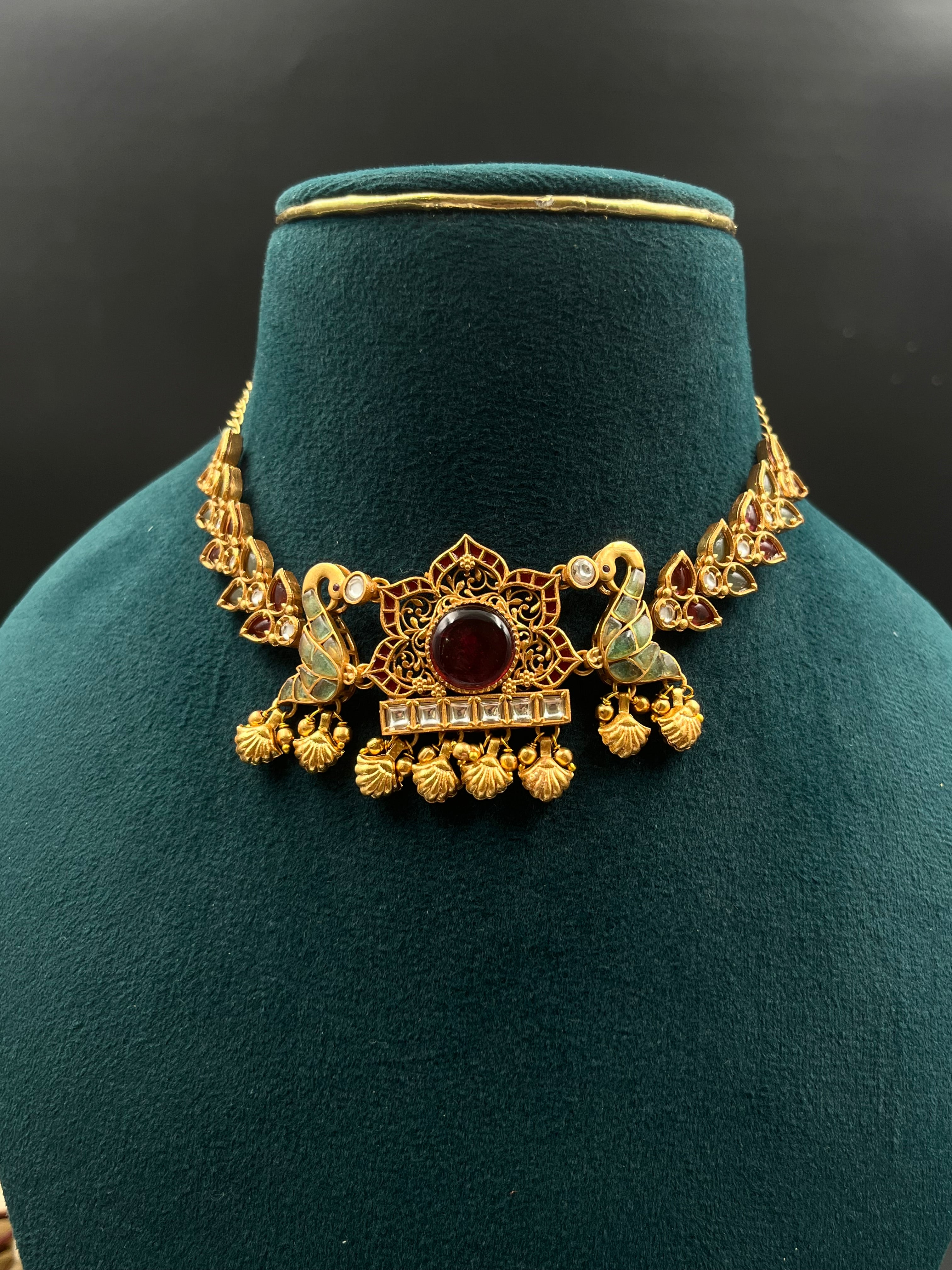 JHULLY NECKLACE