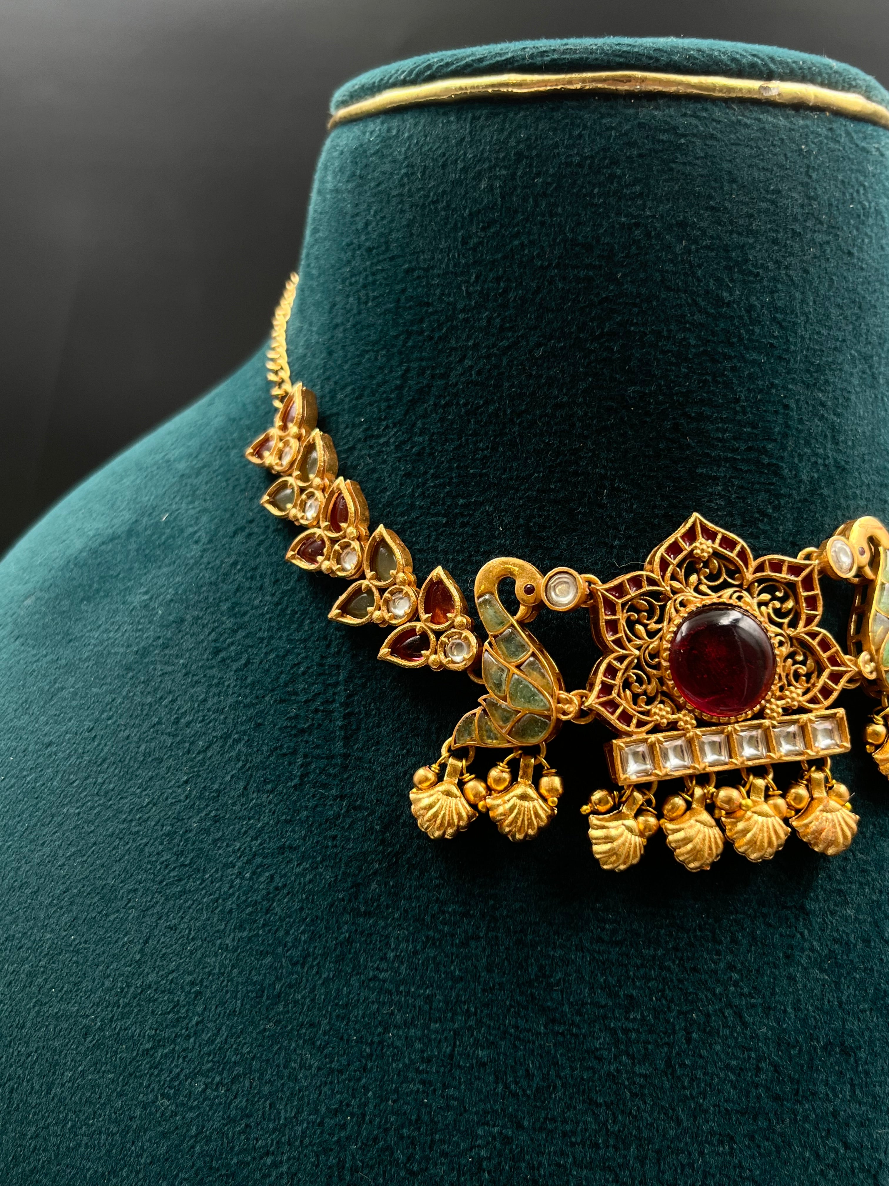 JHULLY NECKLACE