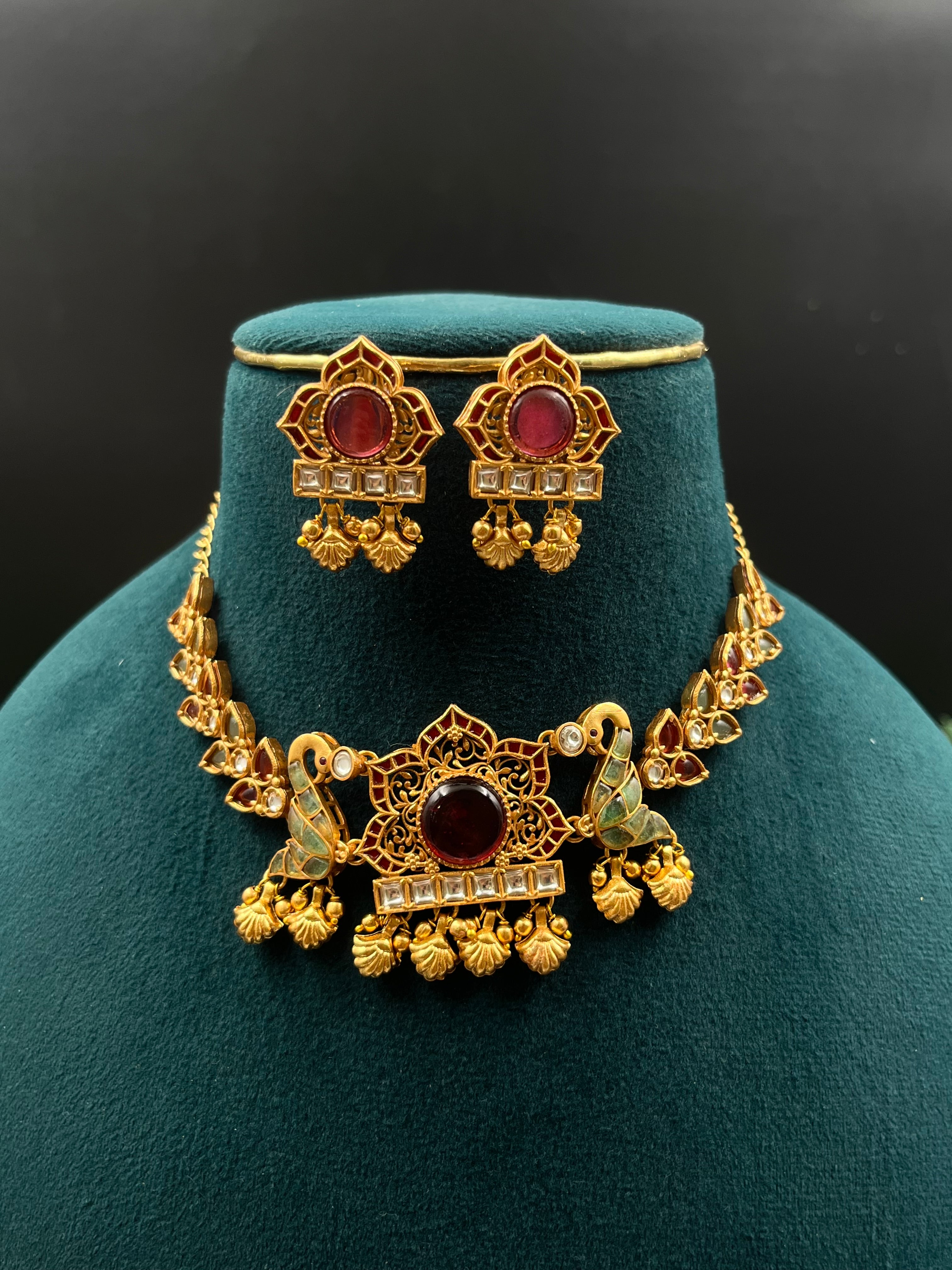 JHULLY NECKLACE