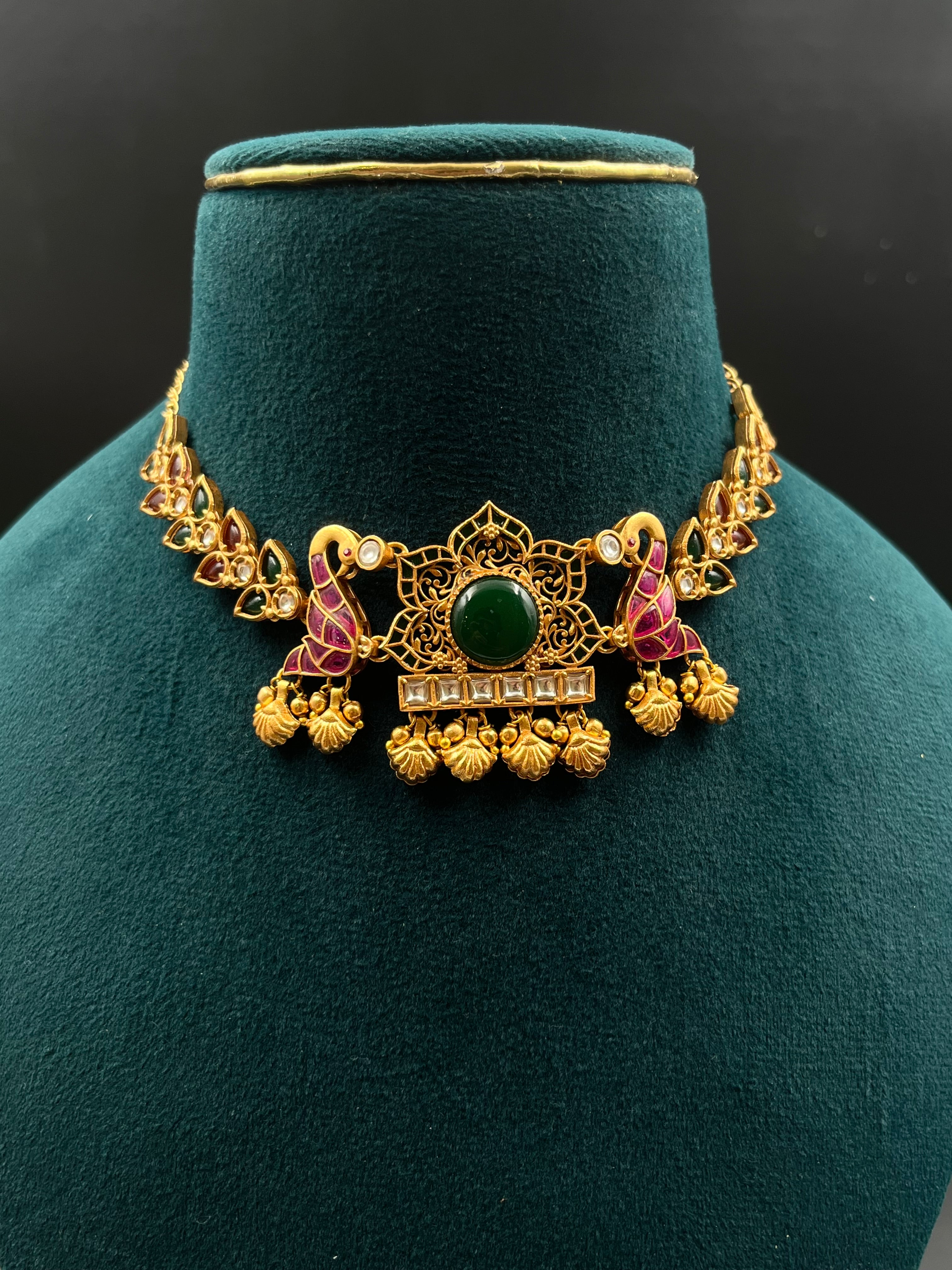 JHULLY NECKLACE