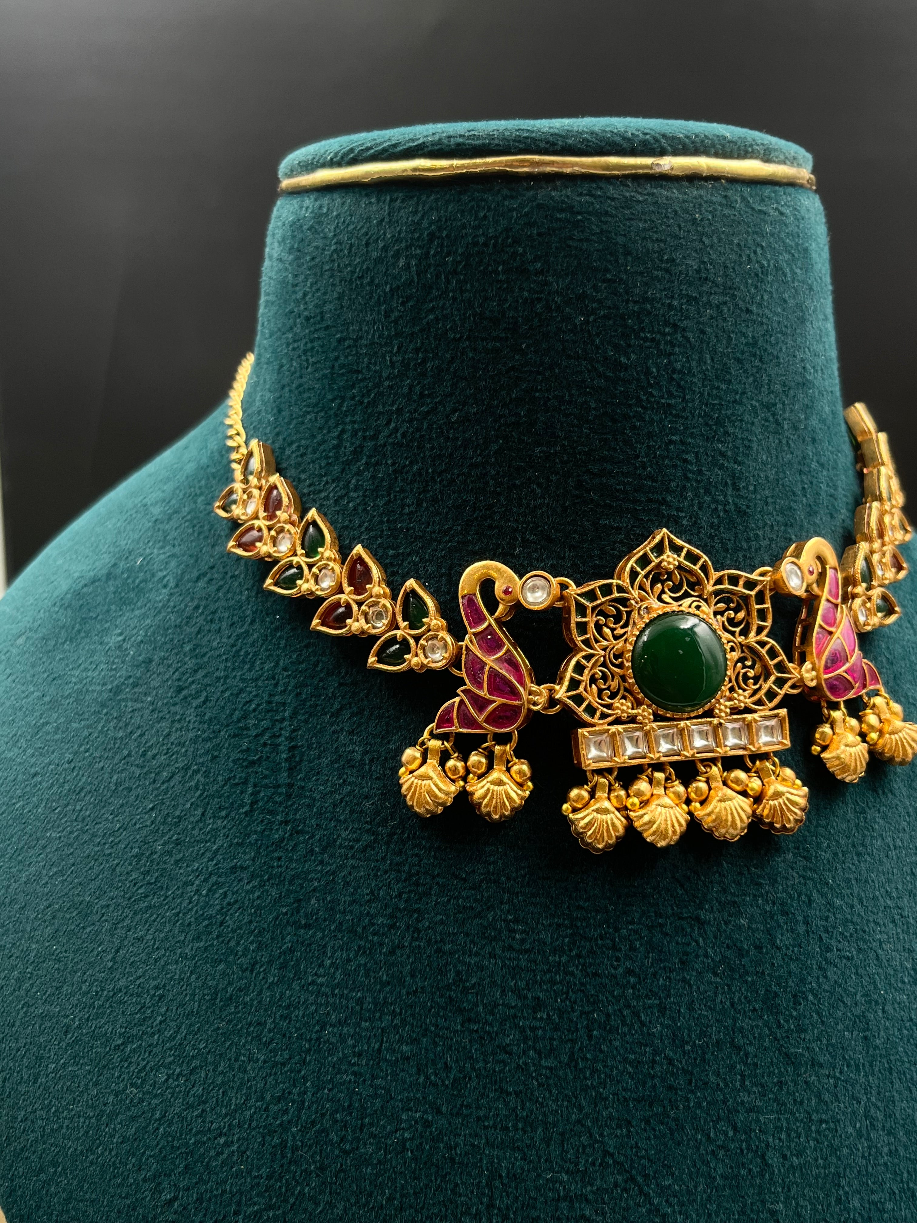JHULLY NECKLACE
