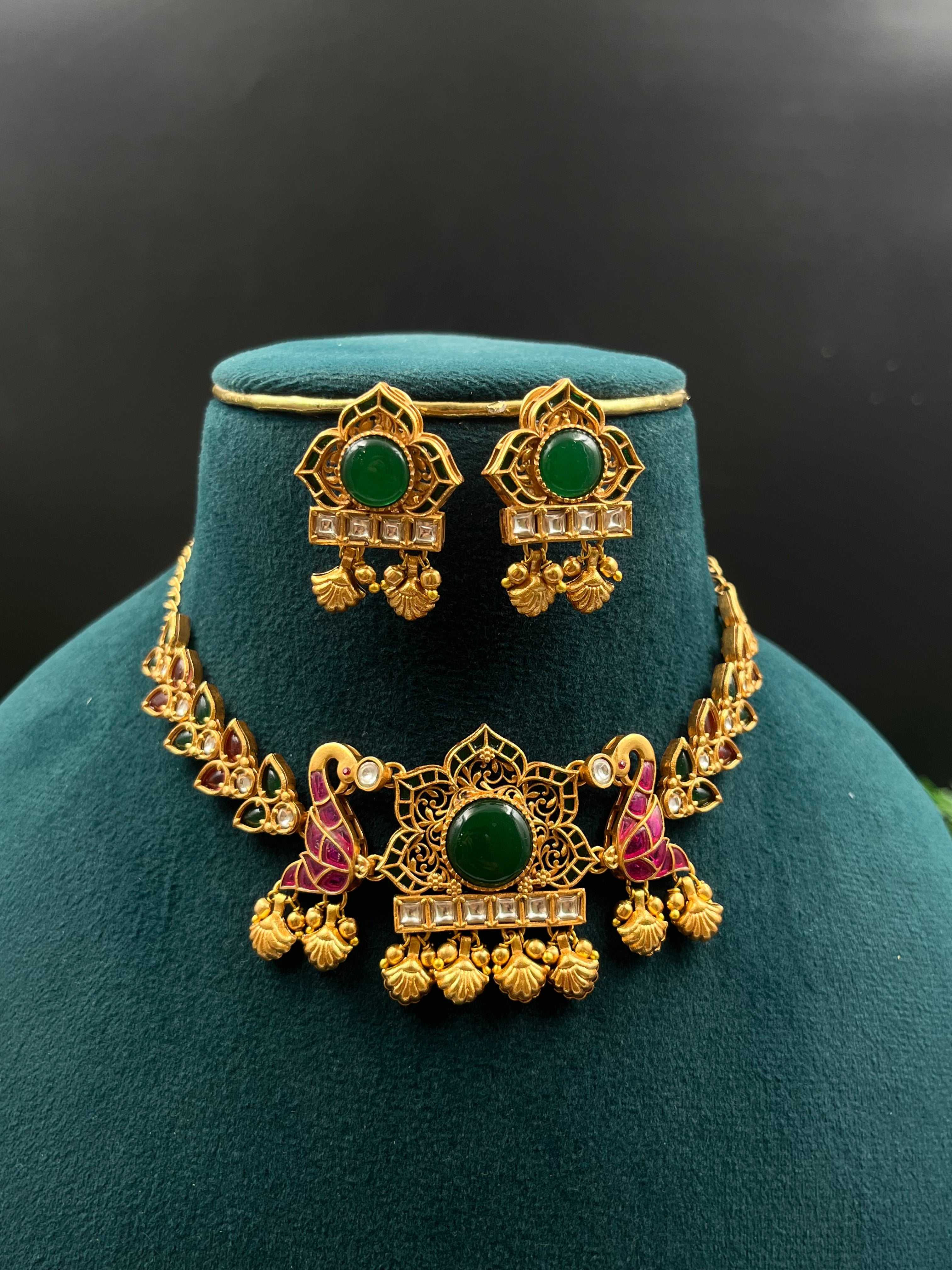JHULLY NECKLACE