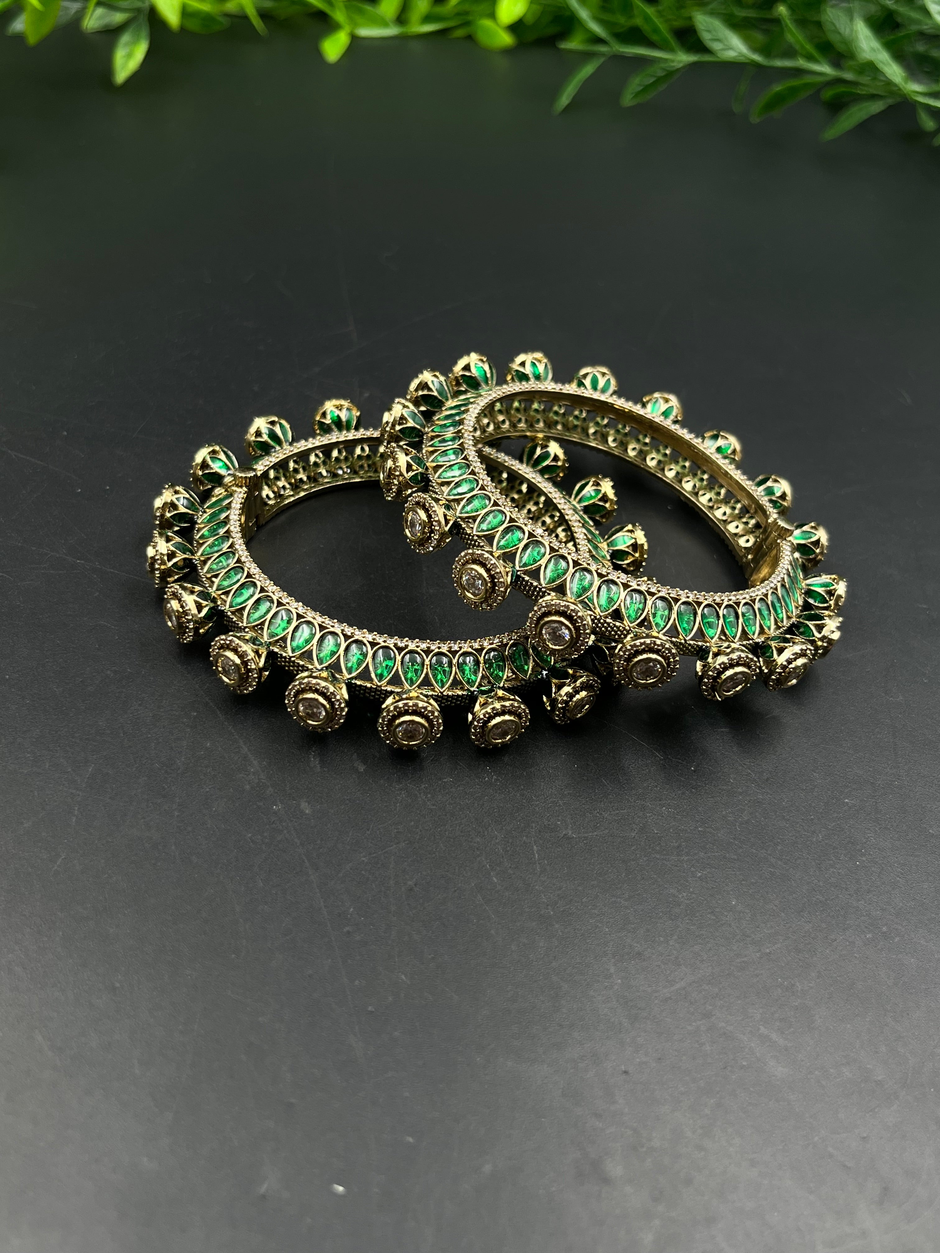 LAVNYA BANGLE