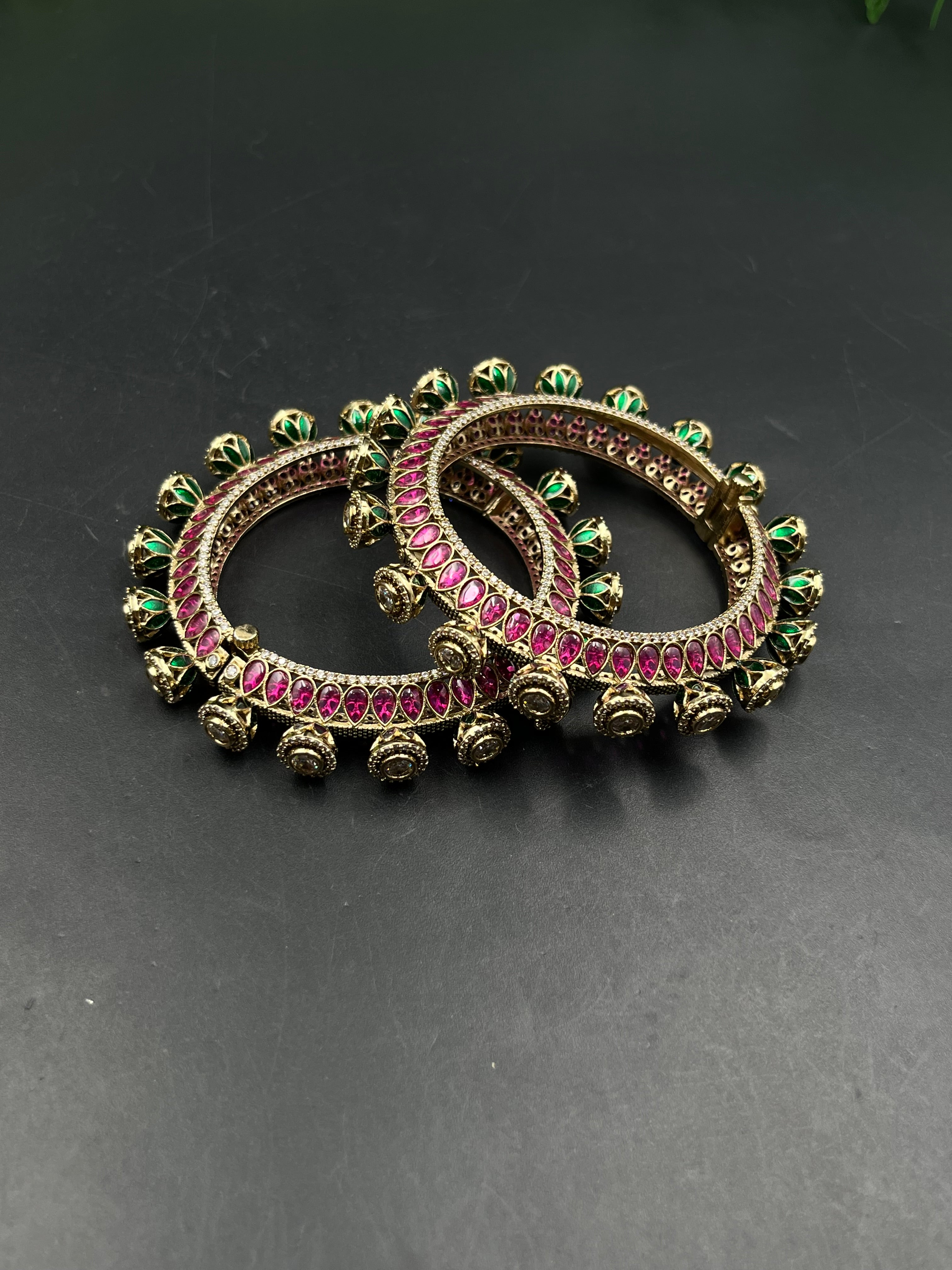 LAVNYA BANGLE