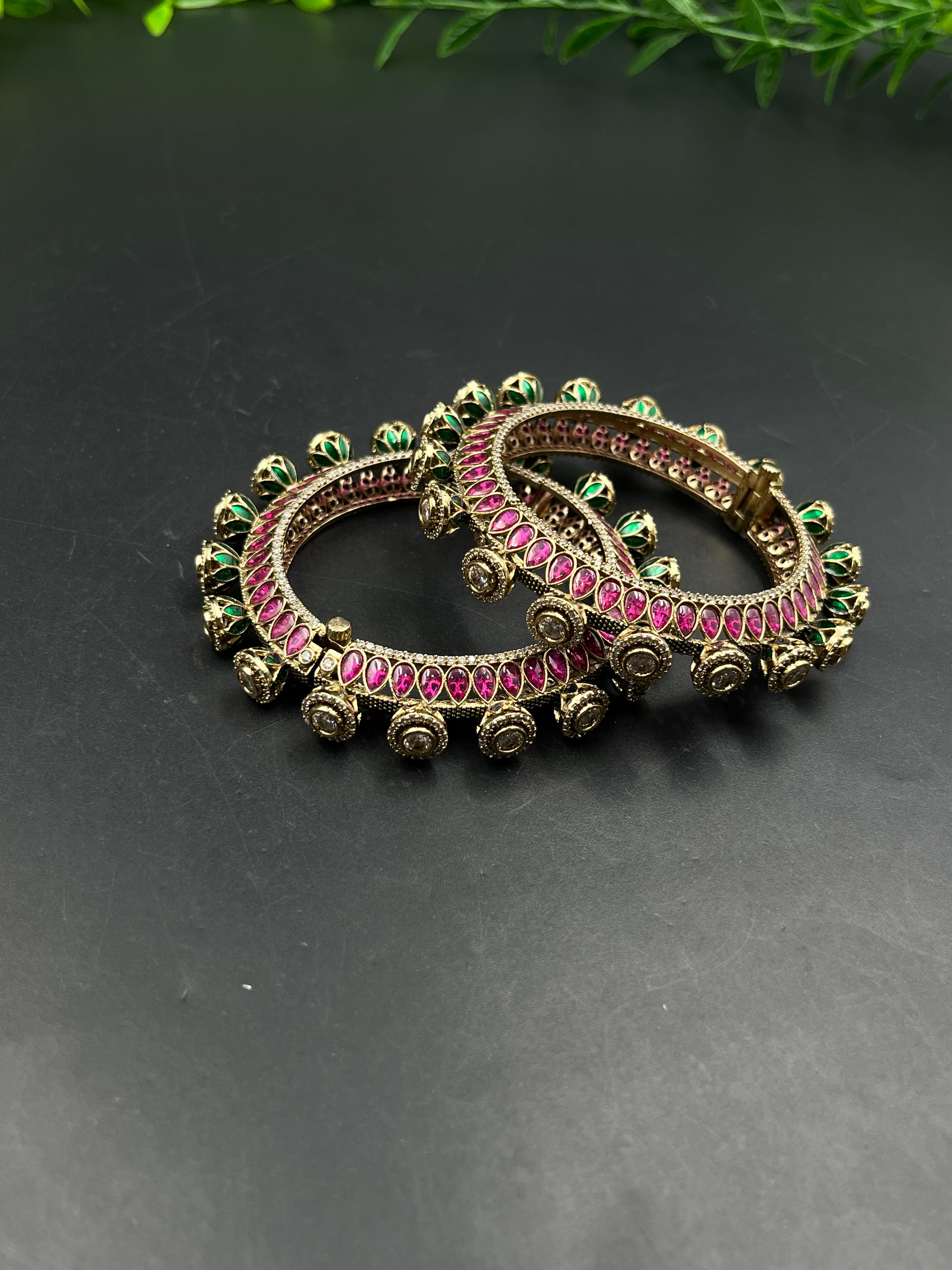 LAVNYA BANGLE