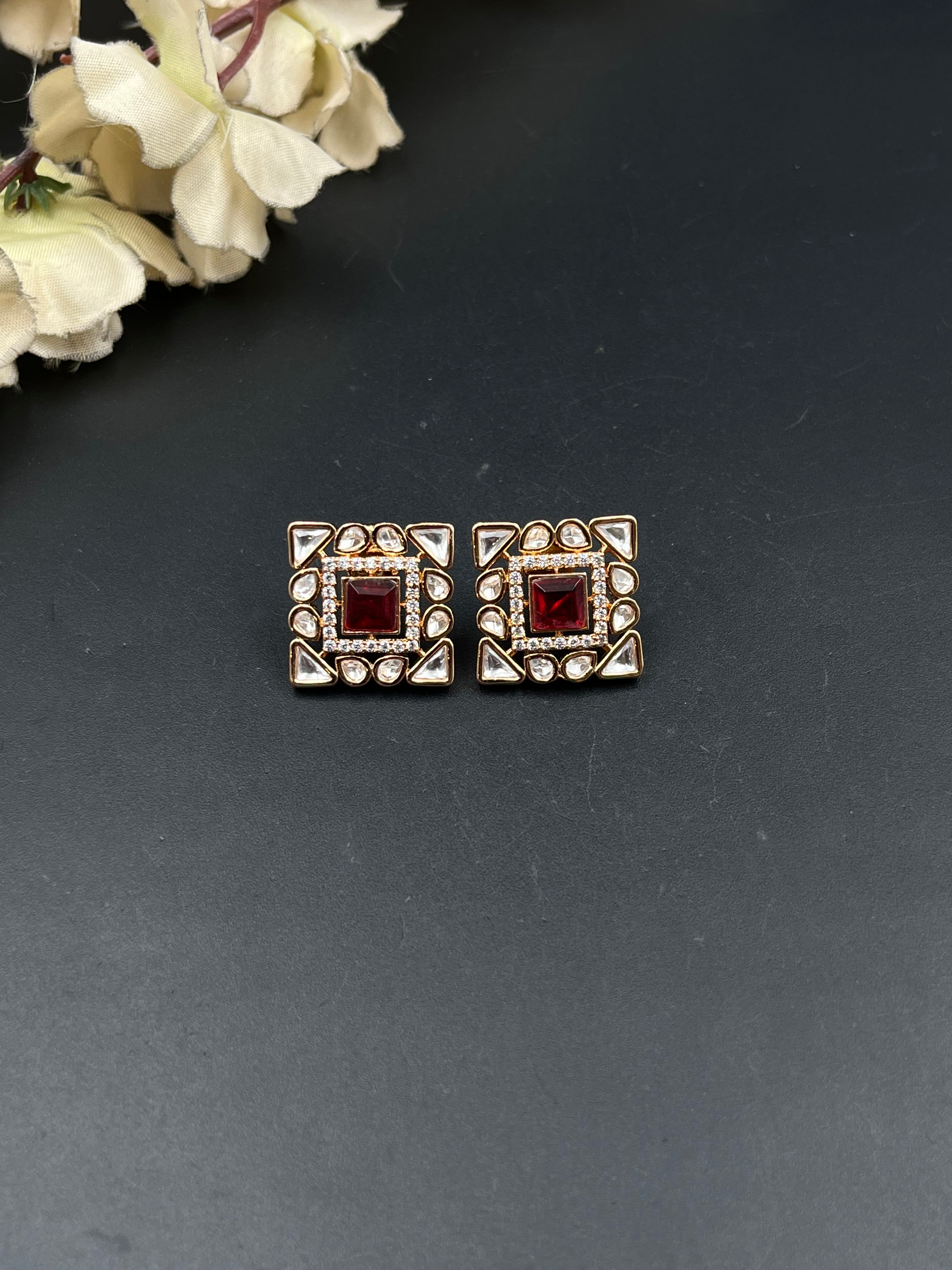 SISA EARRING