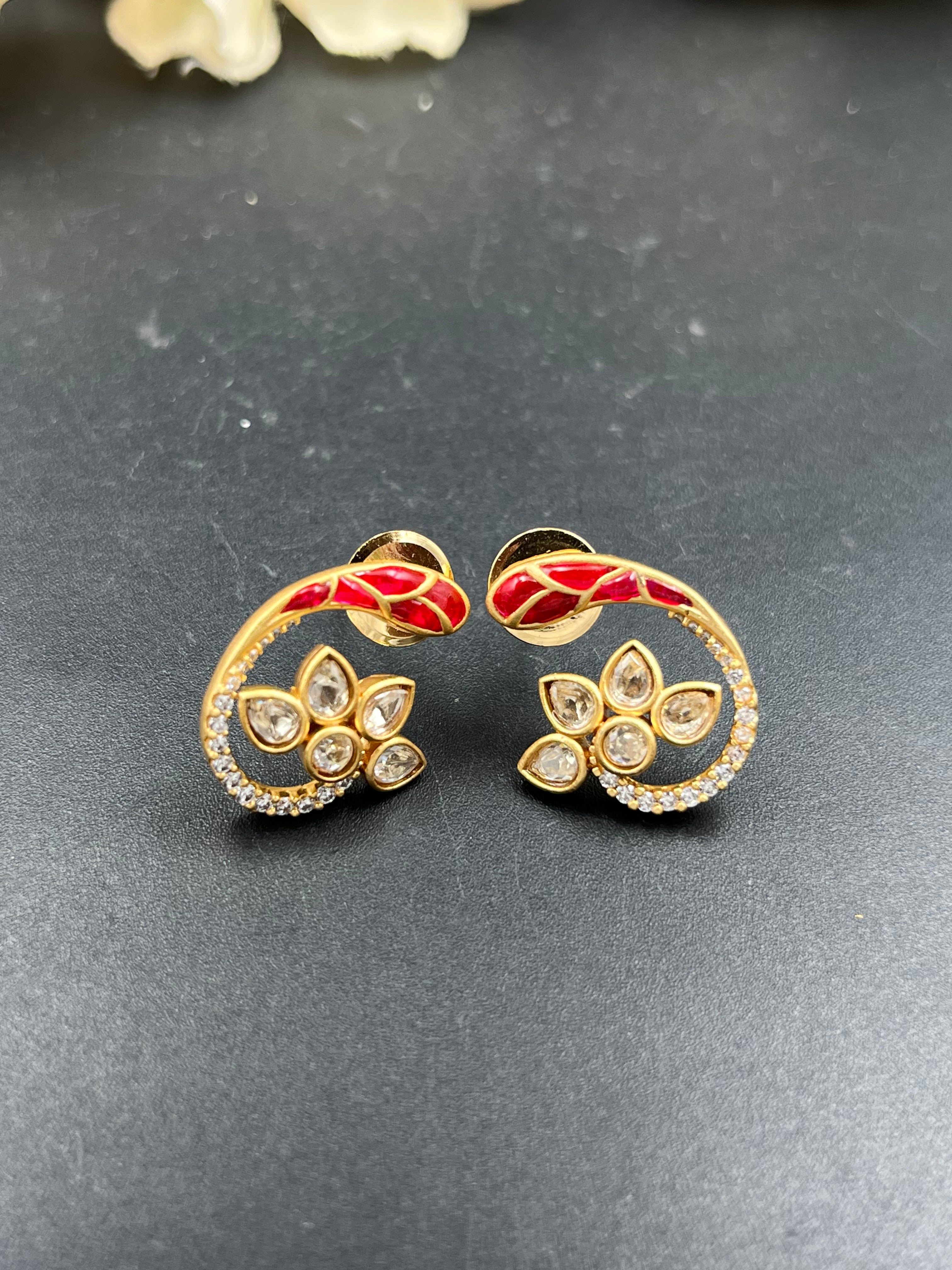 PINKI EARRING