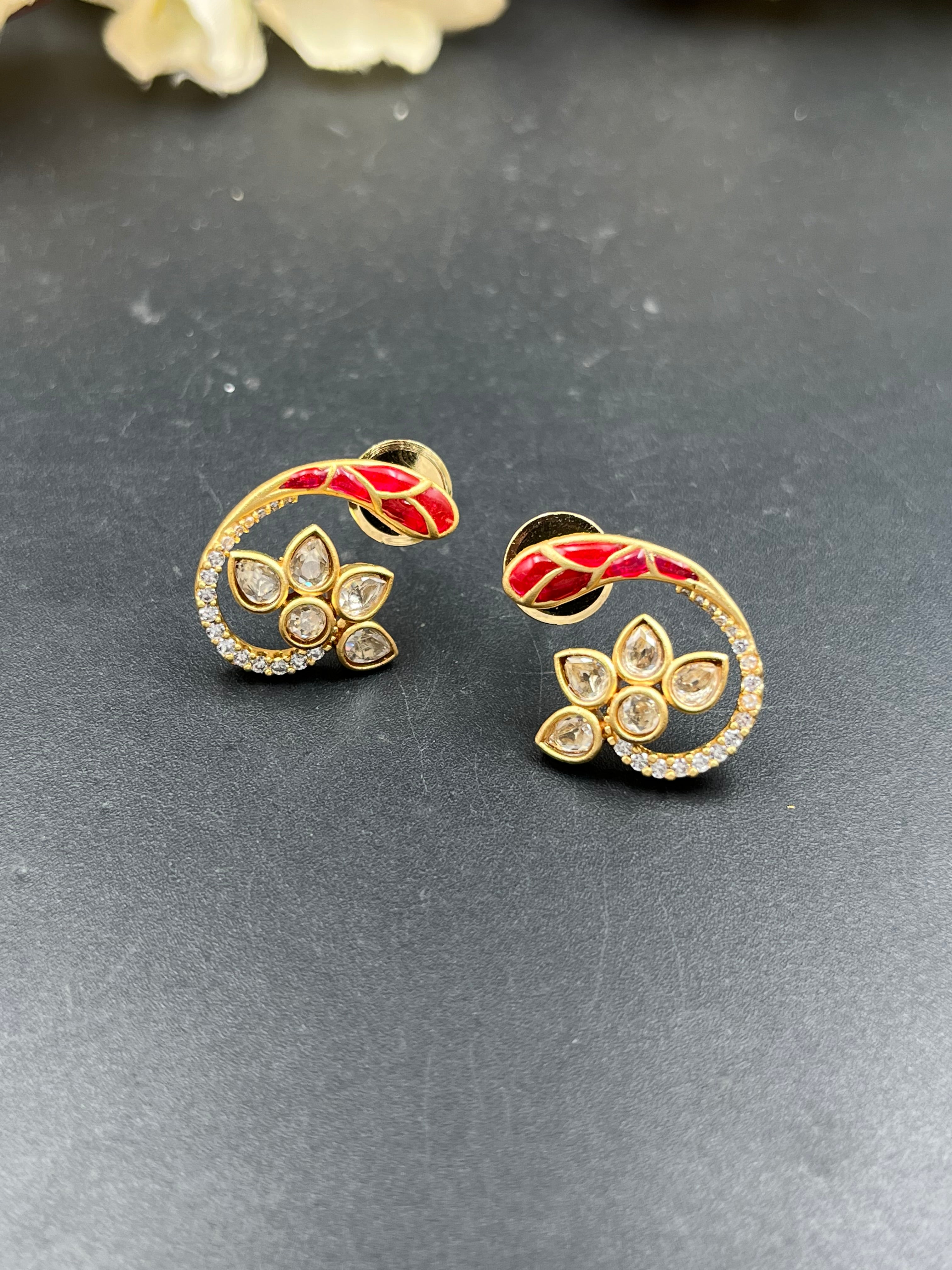 PINKI EARRING