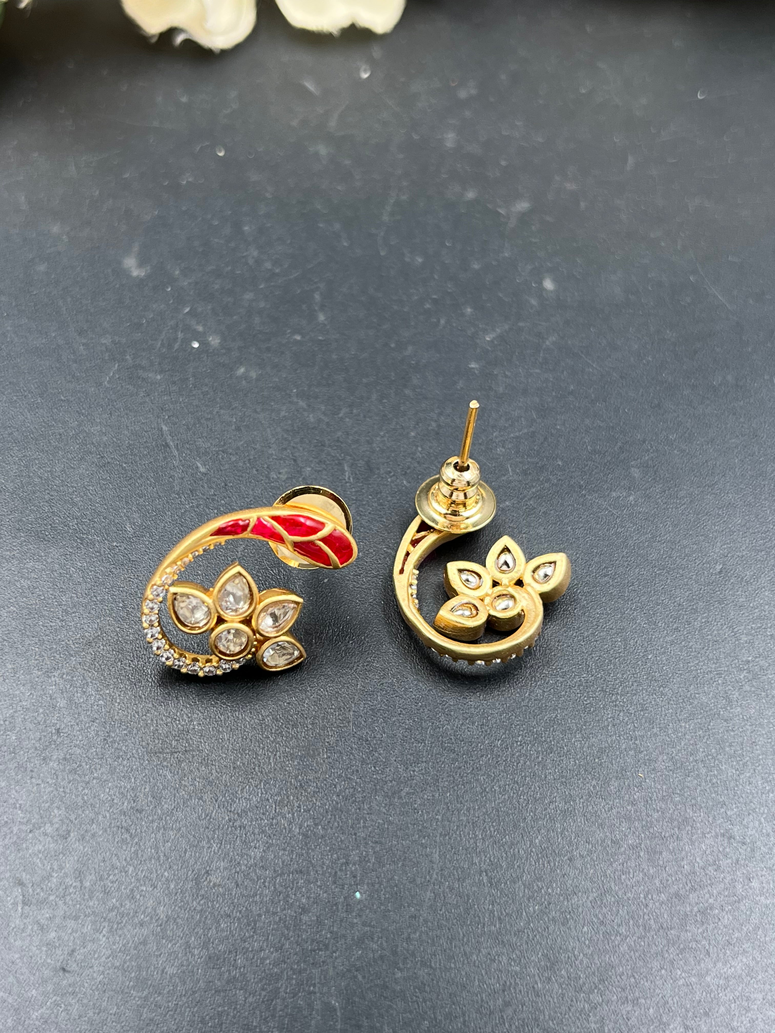 PINKI EARRING