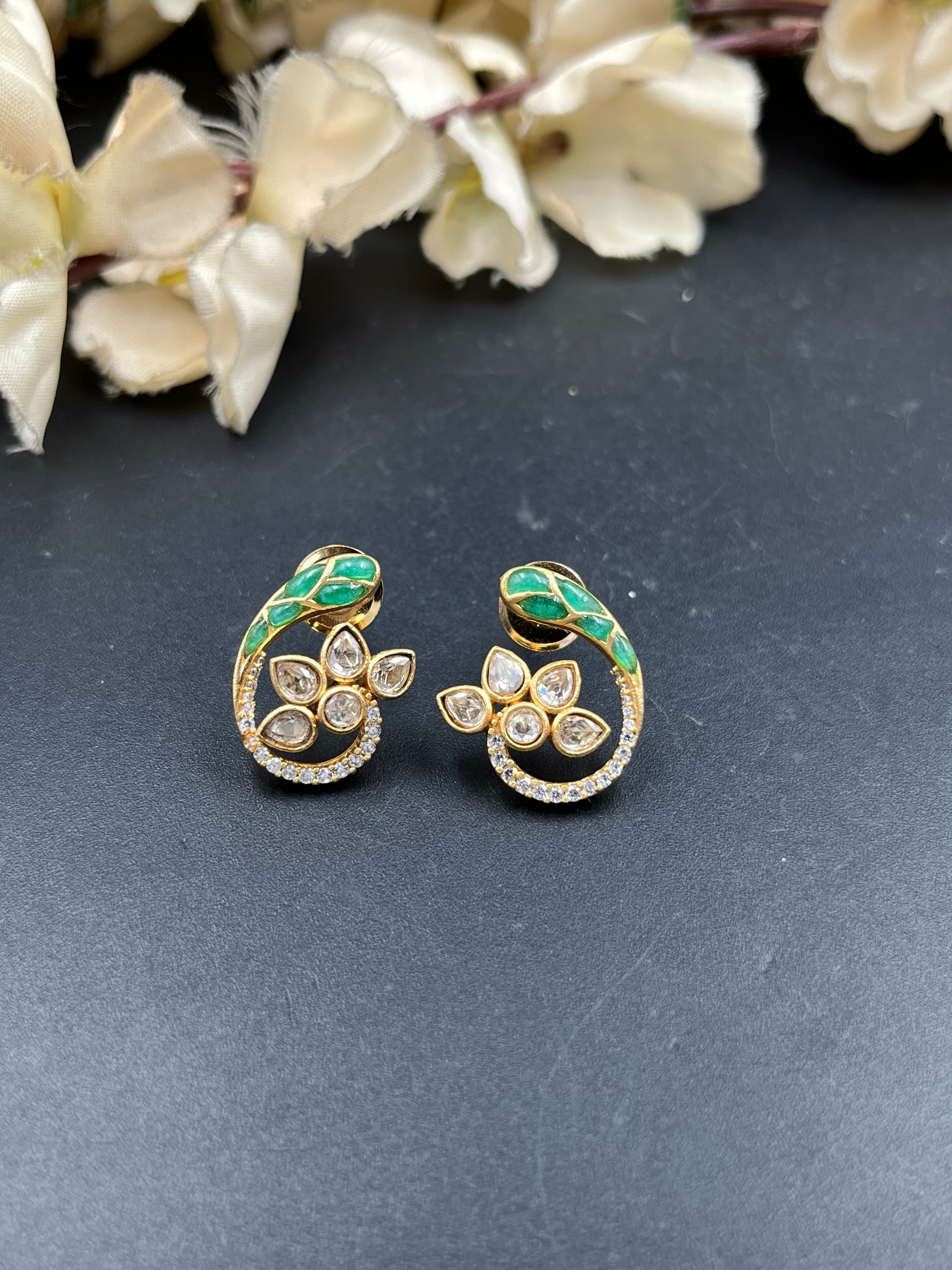 PINKI EARRING