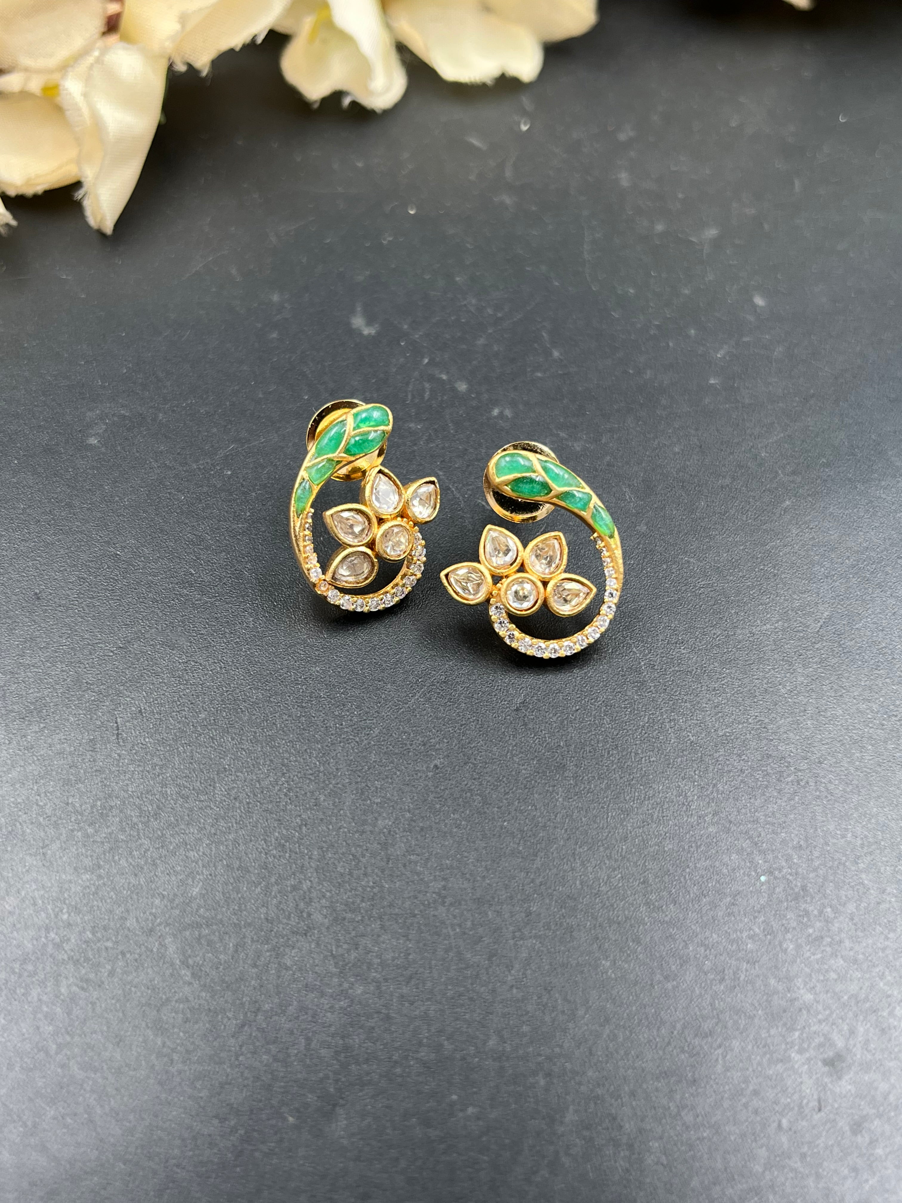 PINKI EARRING