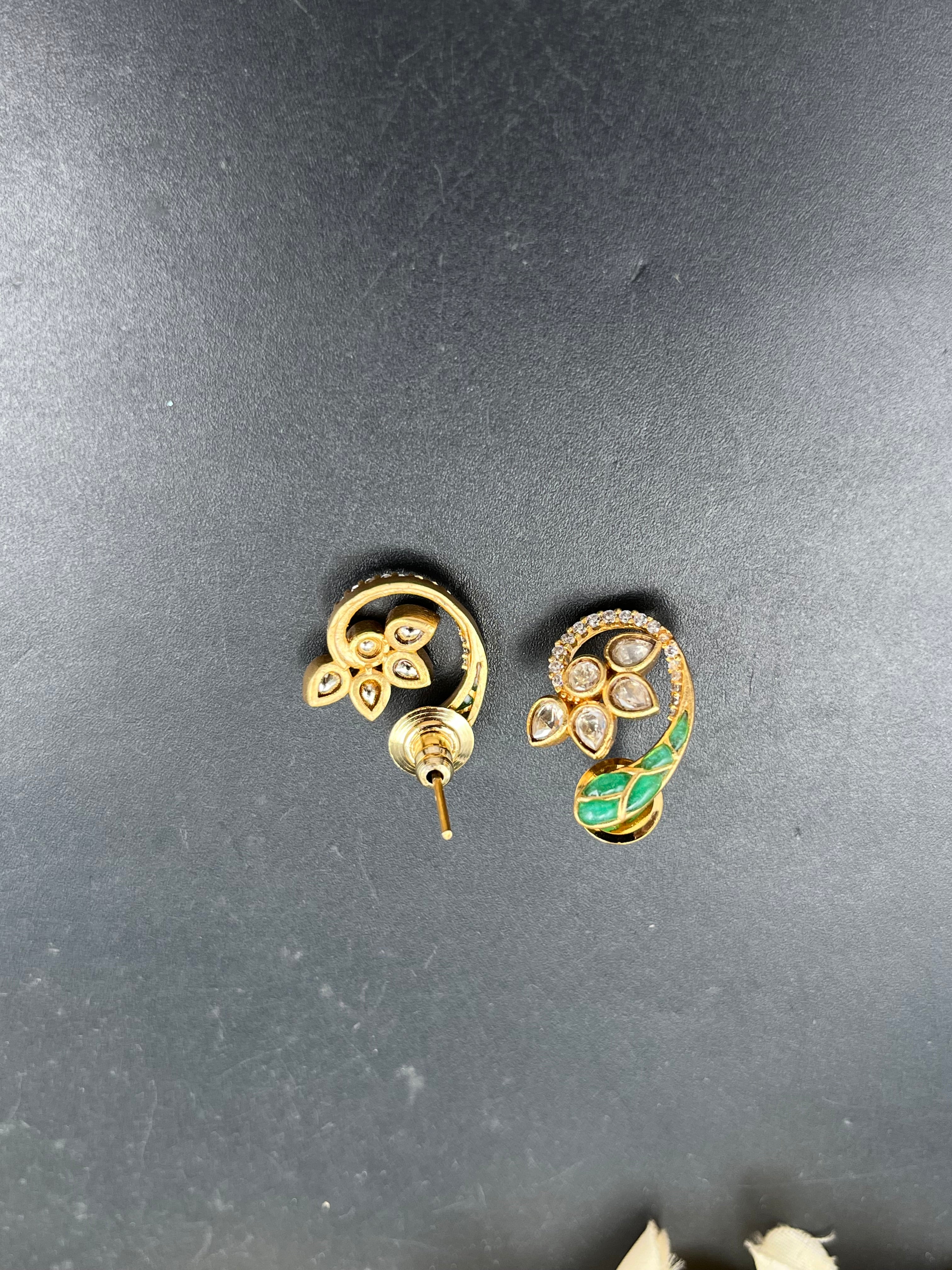 PINKI EARRING
