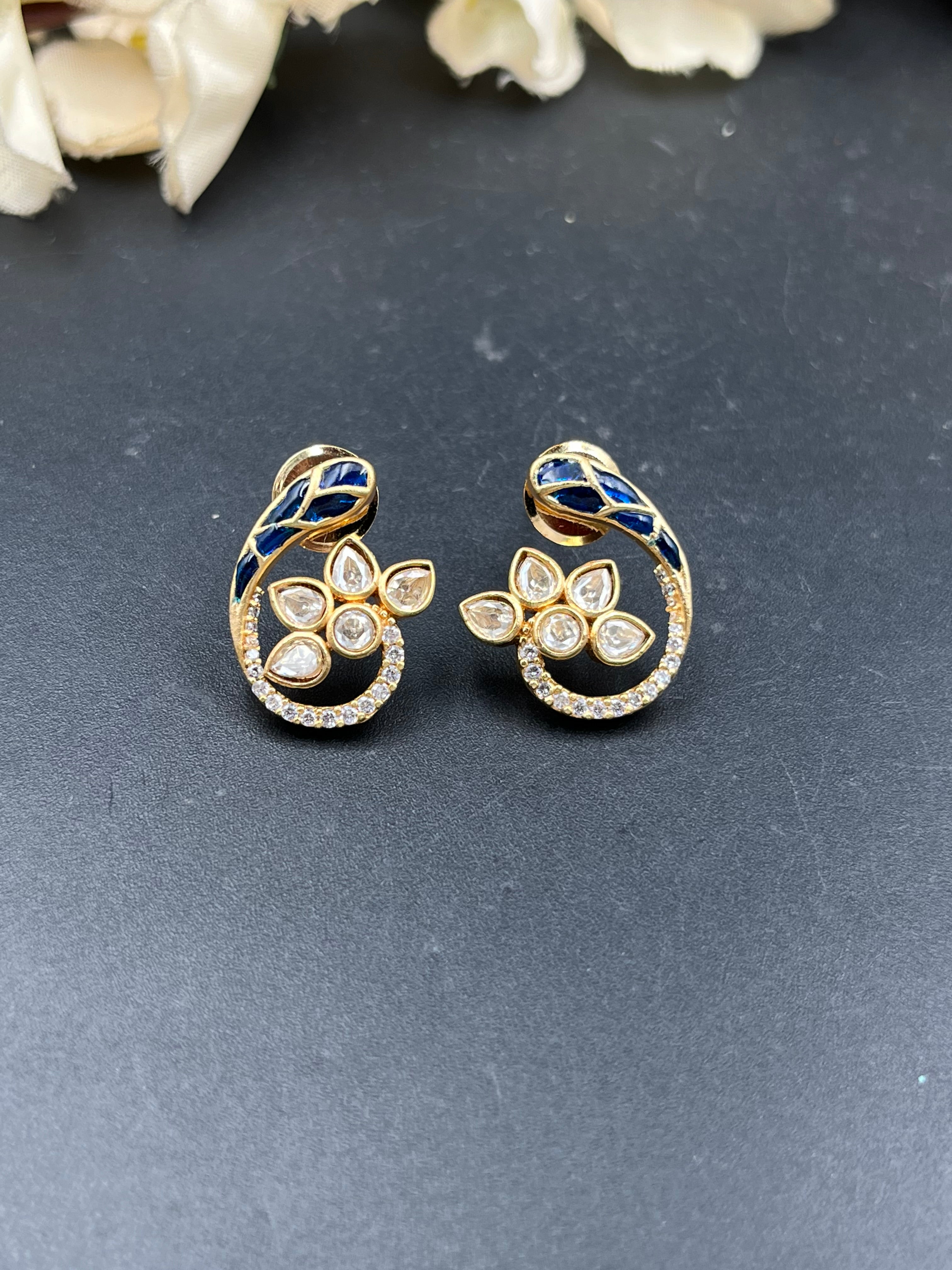 PINKI EARRING