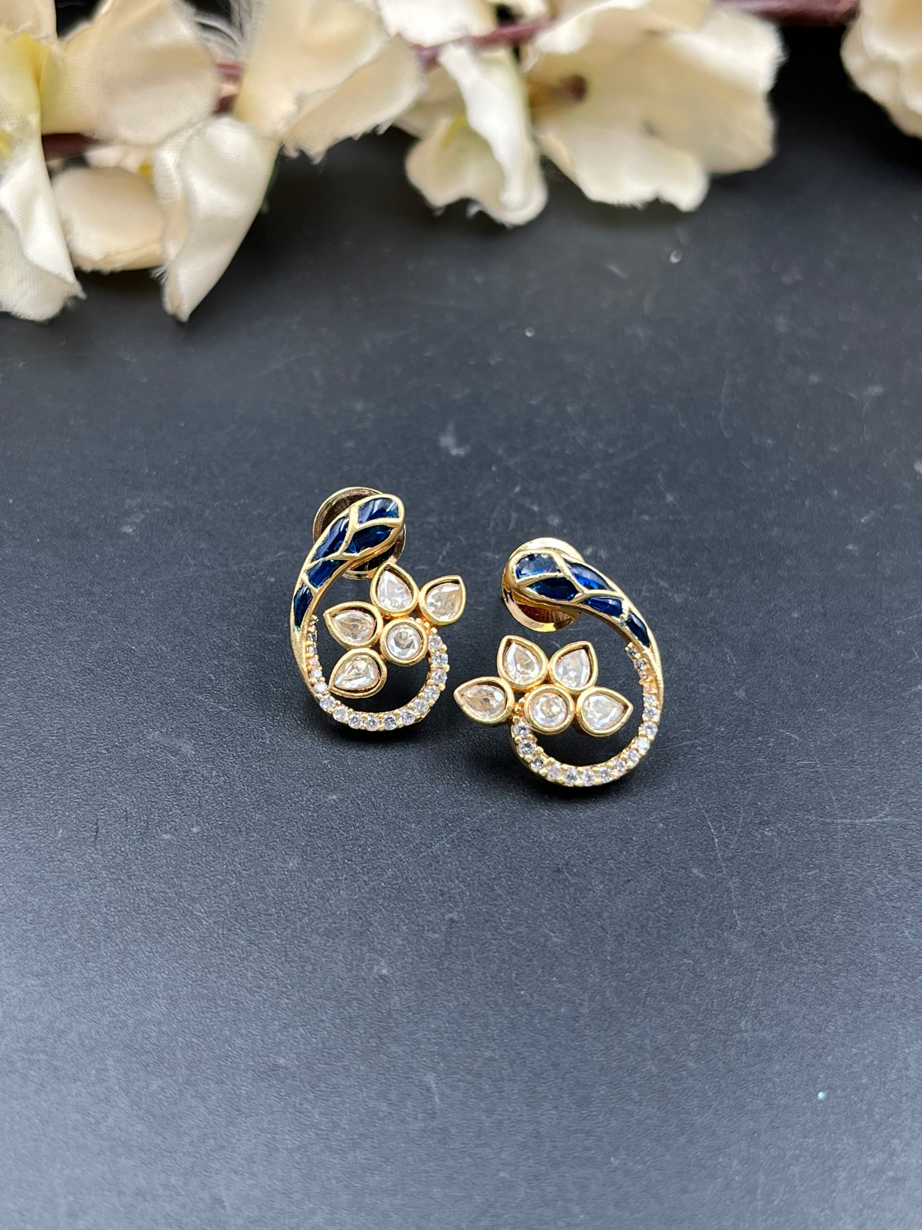 PINKI EARRING