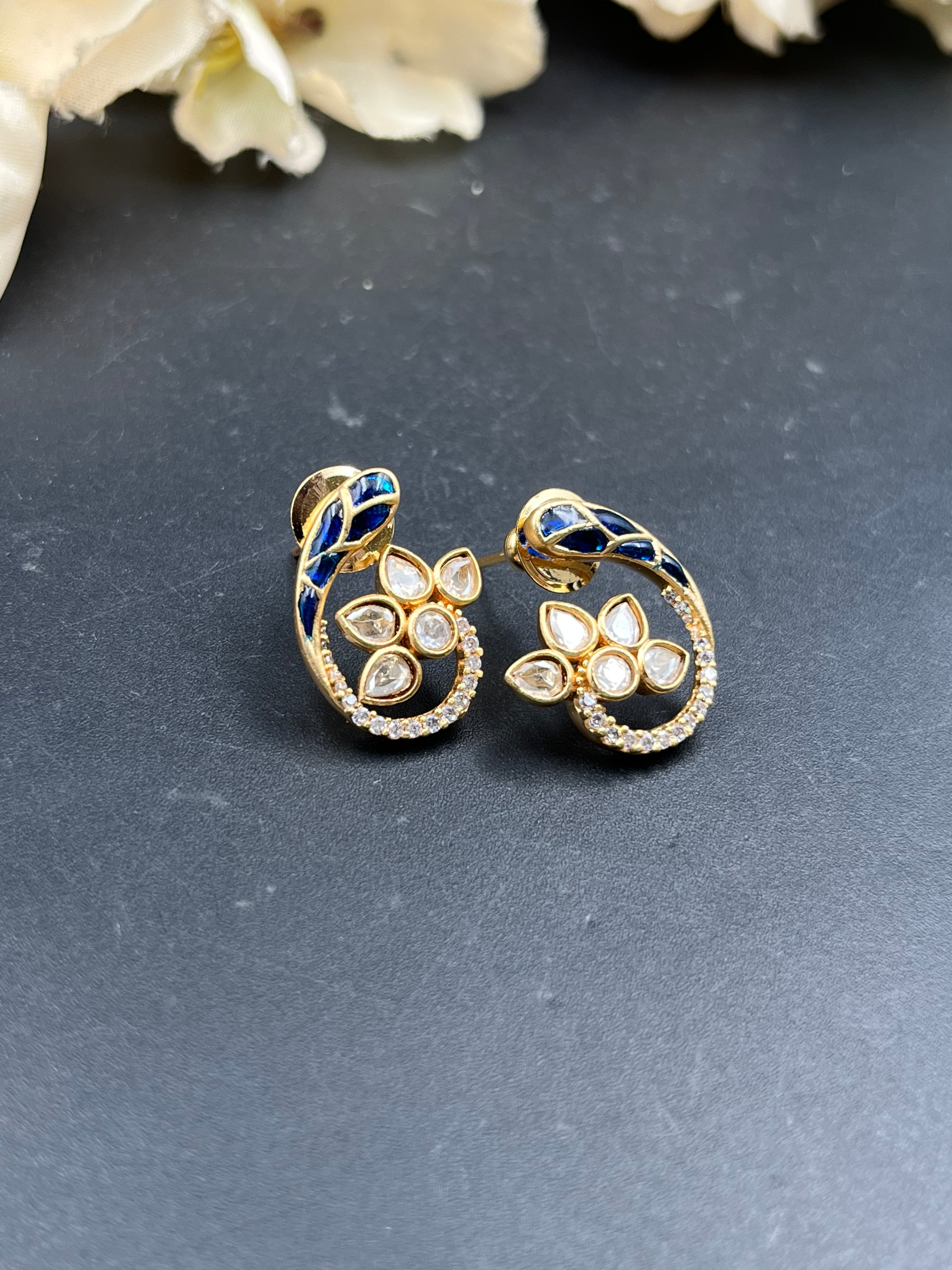 PINKI EARRING