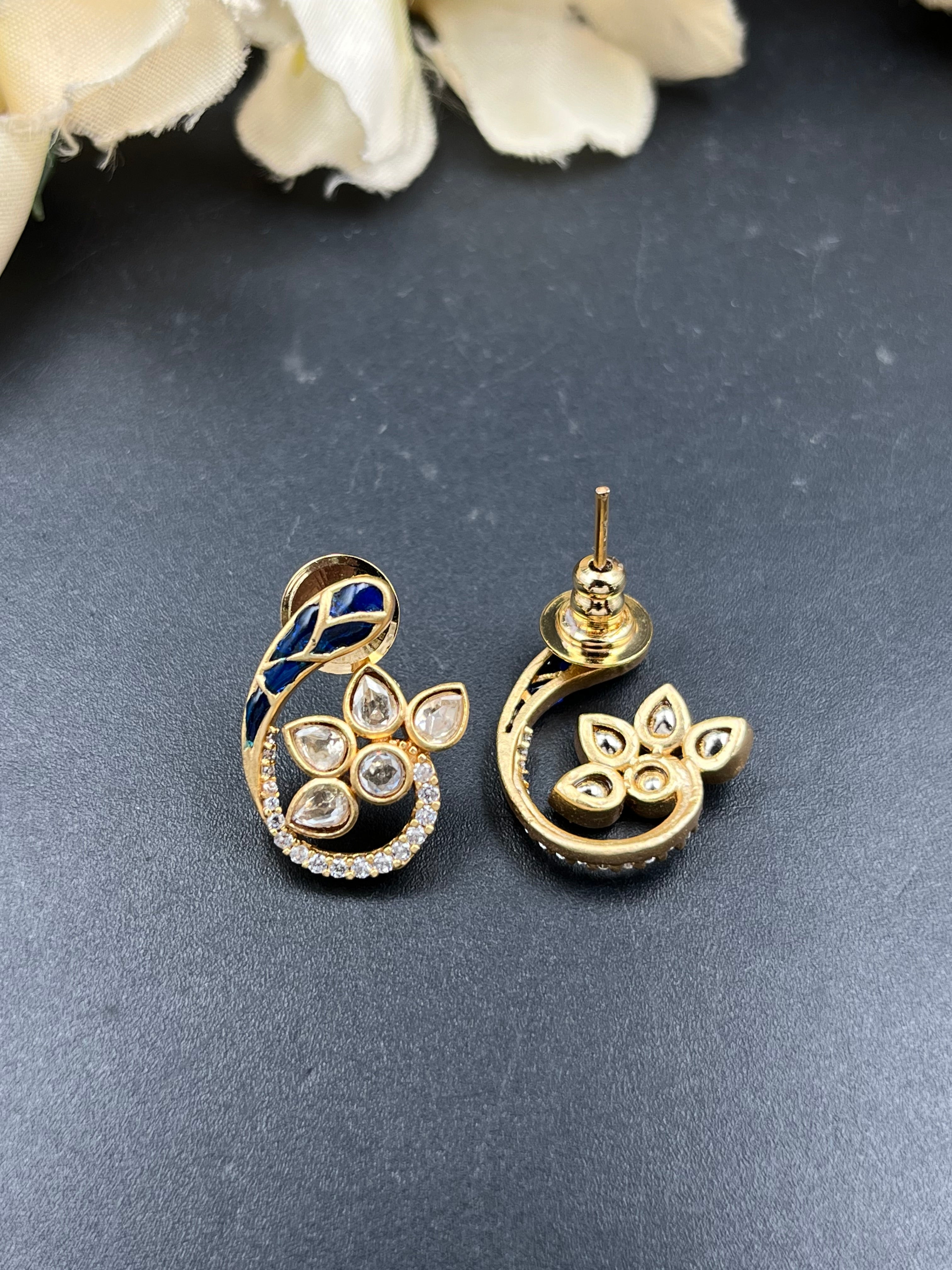 PINKI EARRING