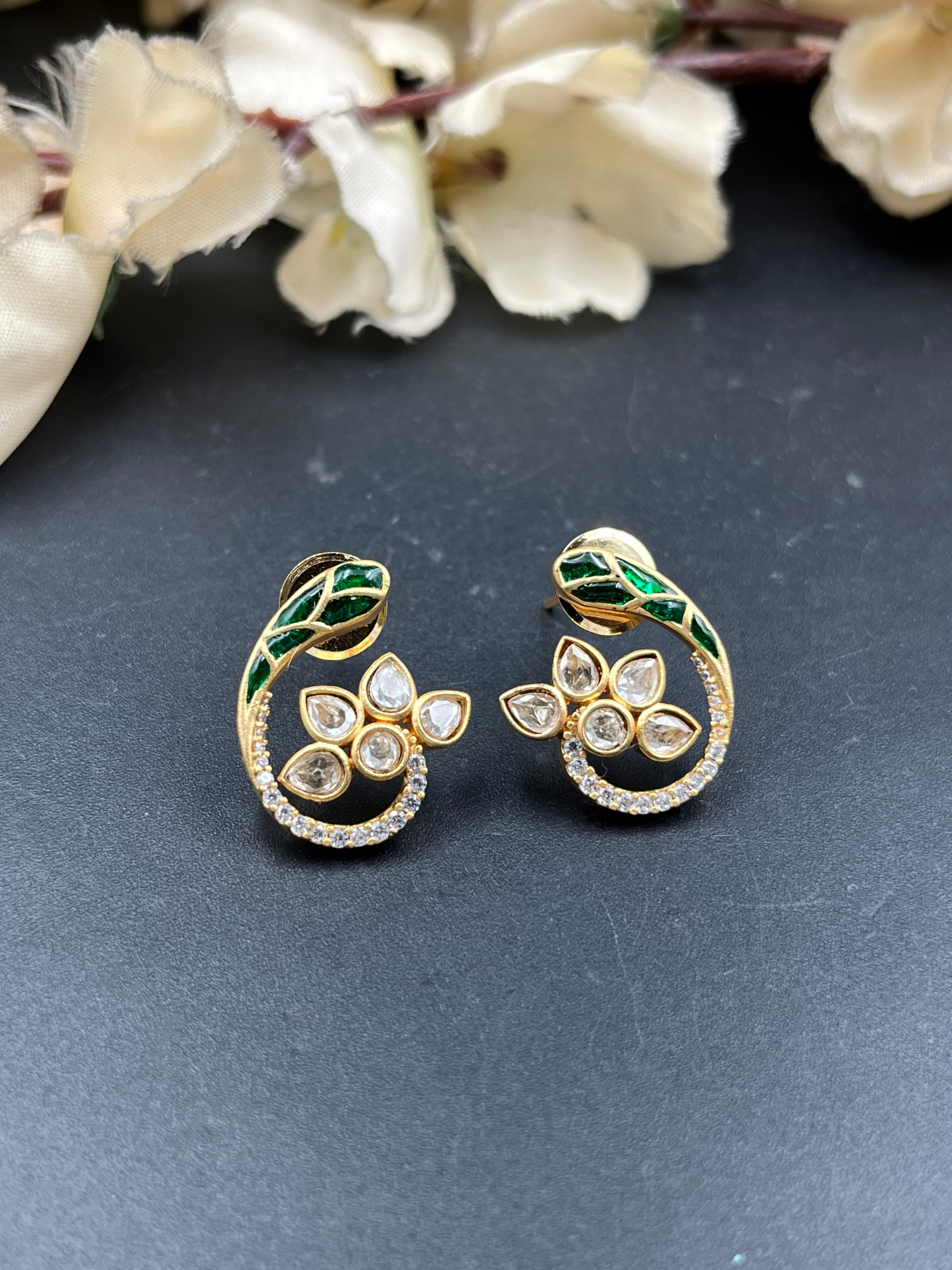 PINKI EARRING