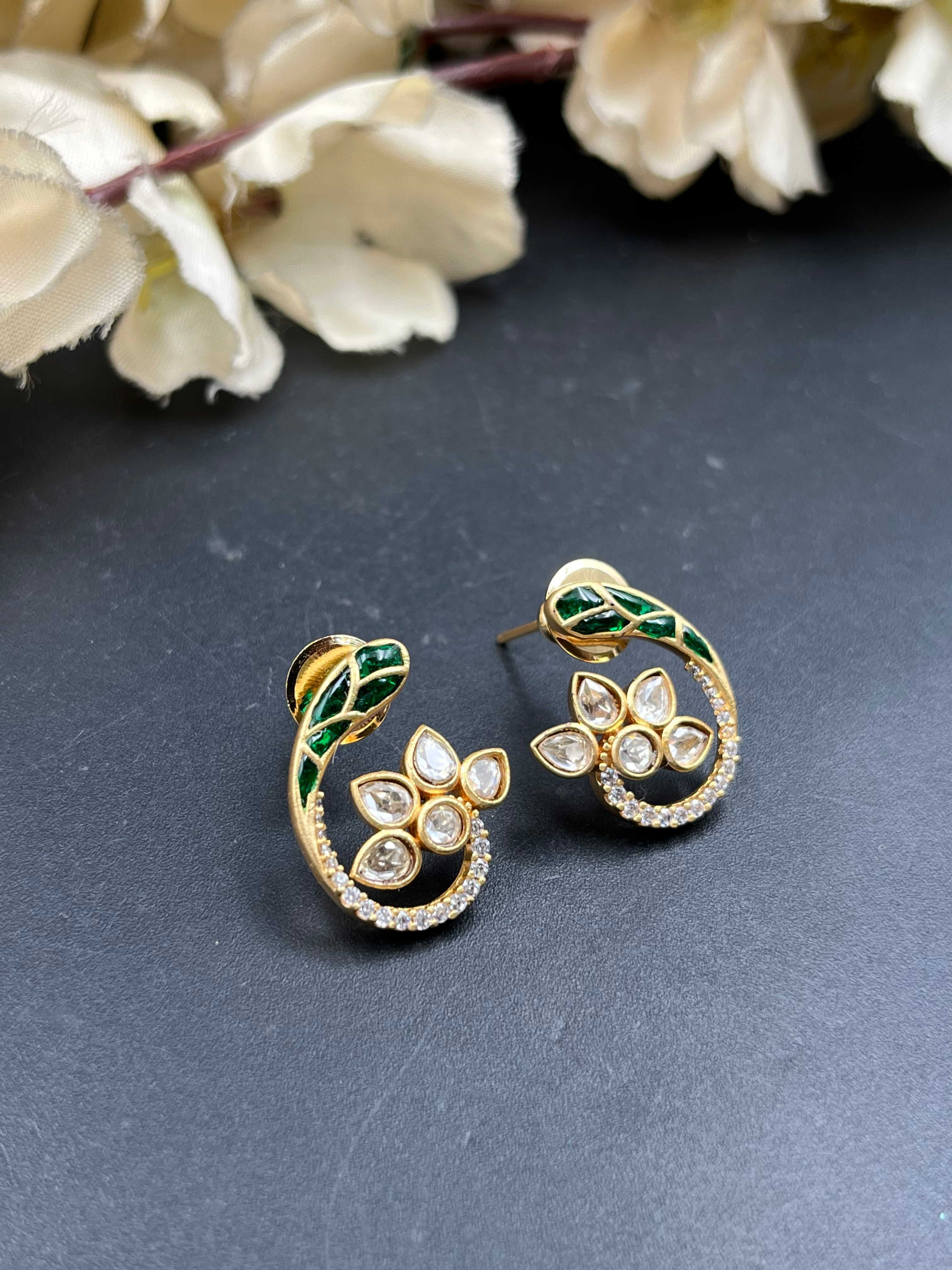 PINKI EARRING