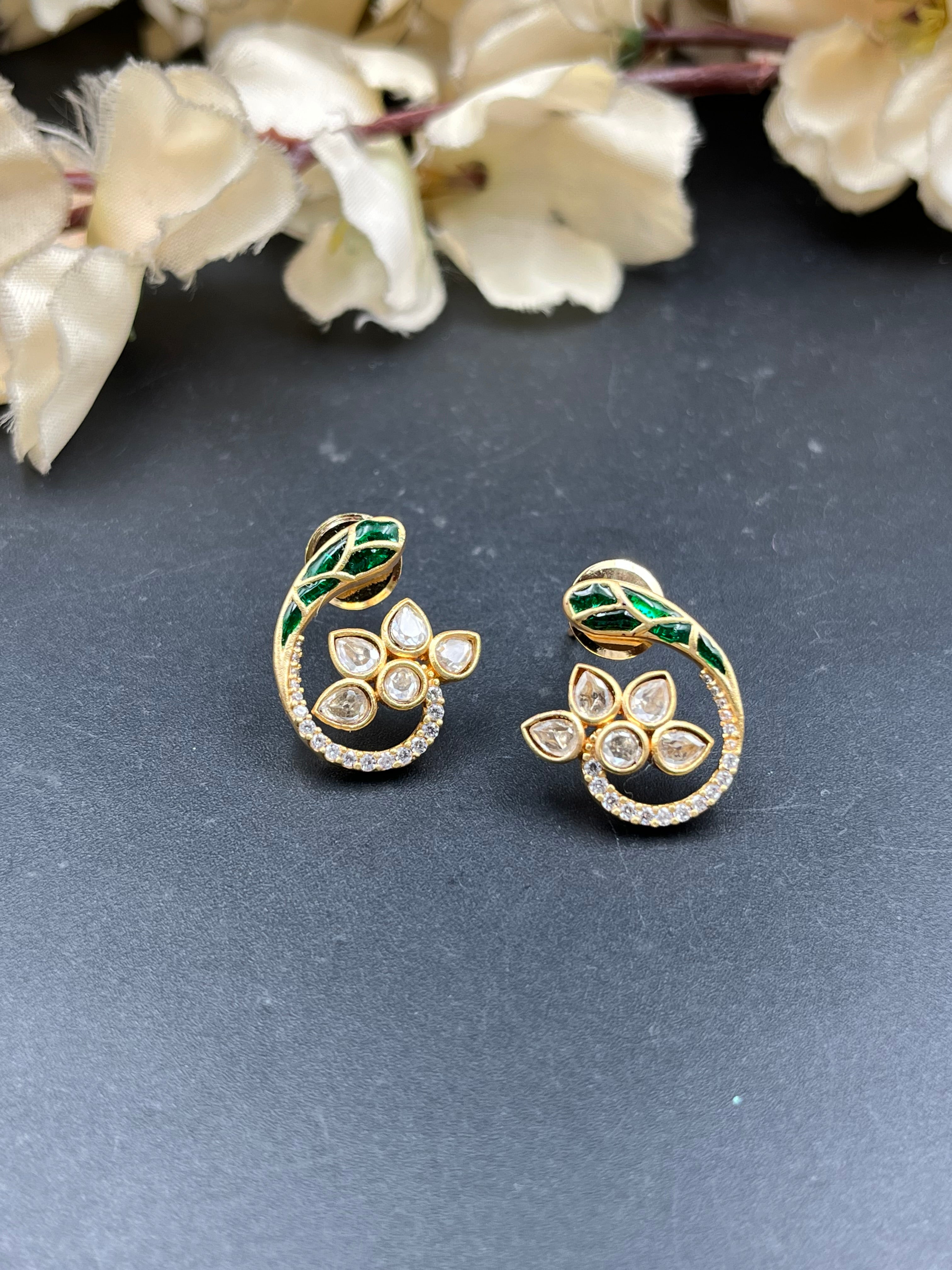 PINKI EARRING