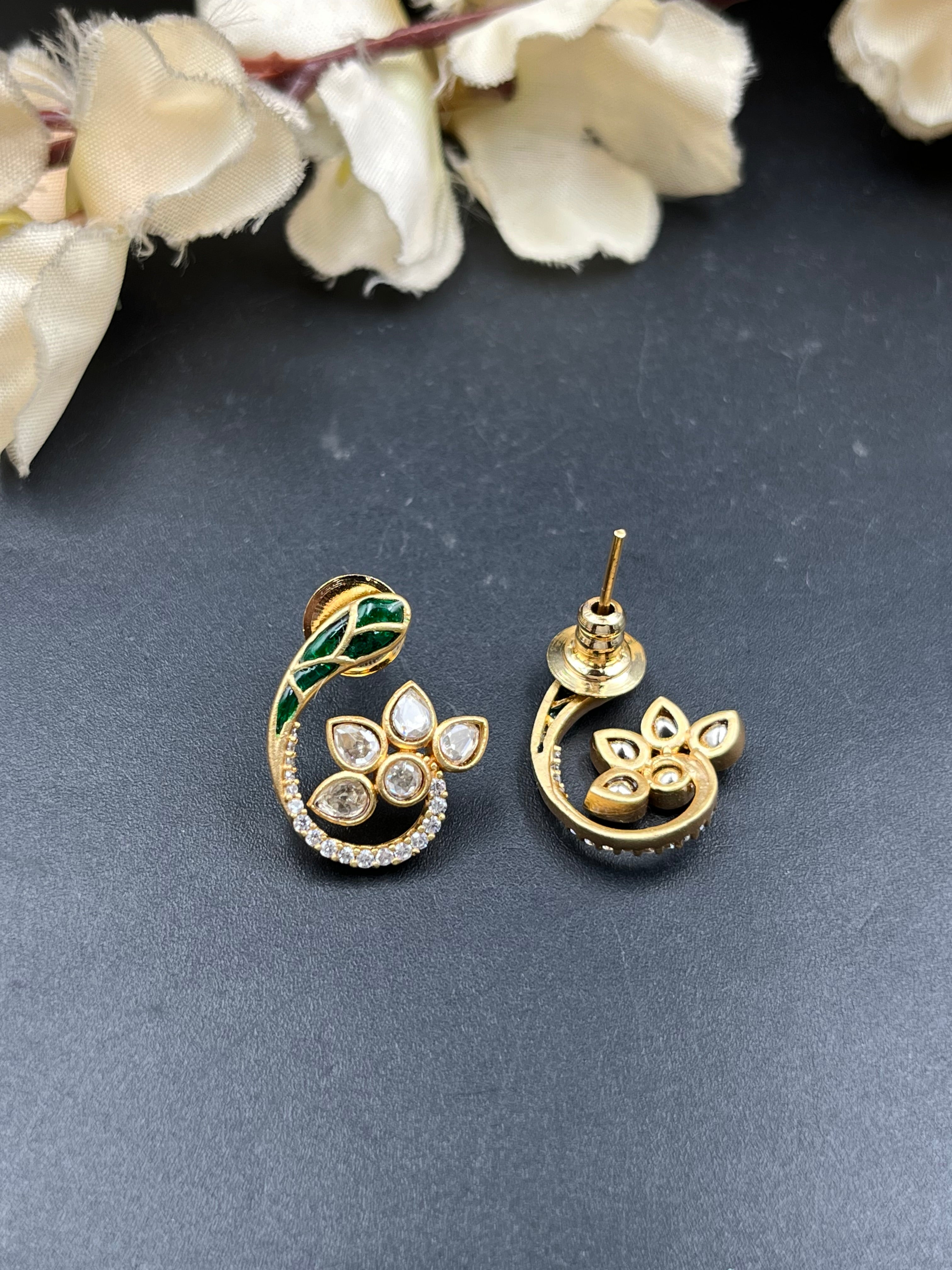 PINKI EARRING