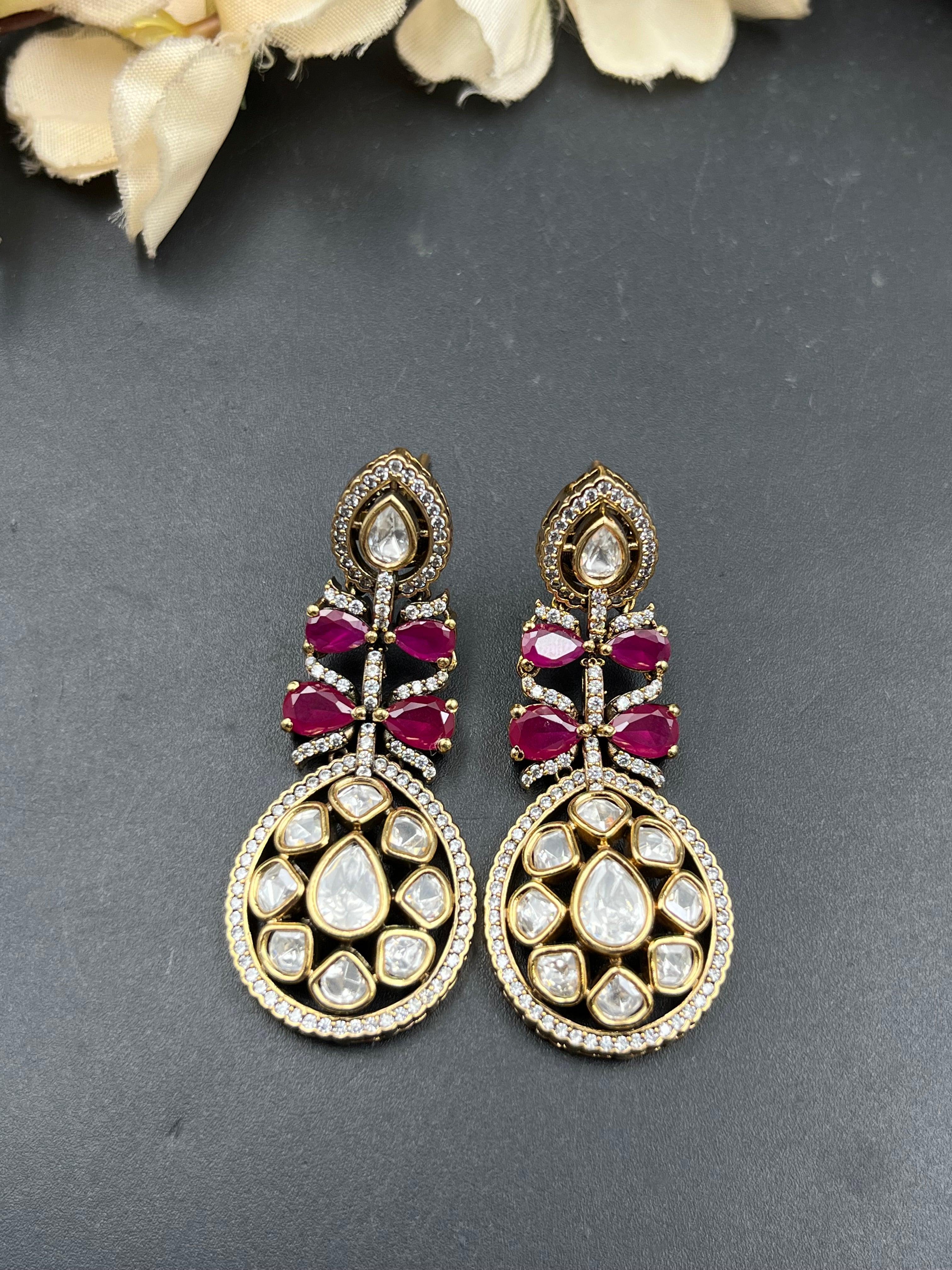 HIMA EARRING