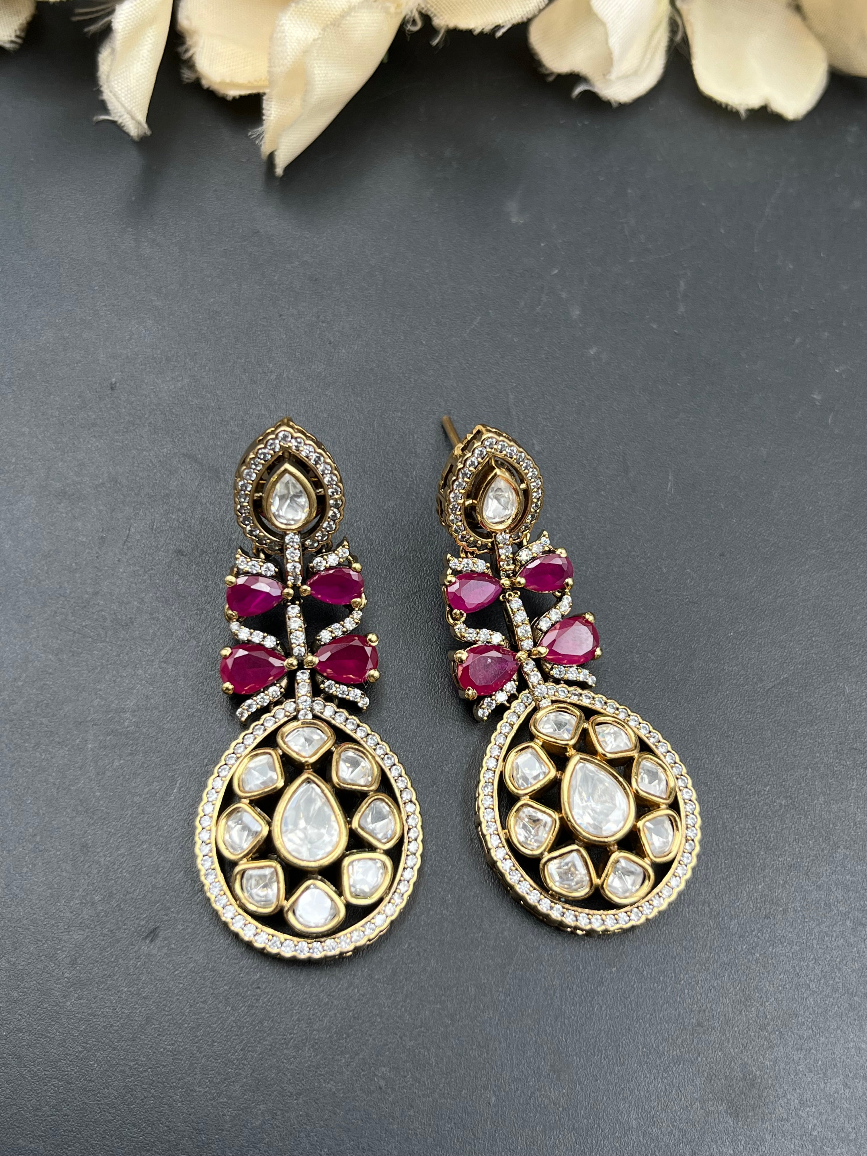 HIMA EARRING