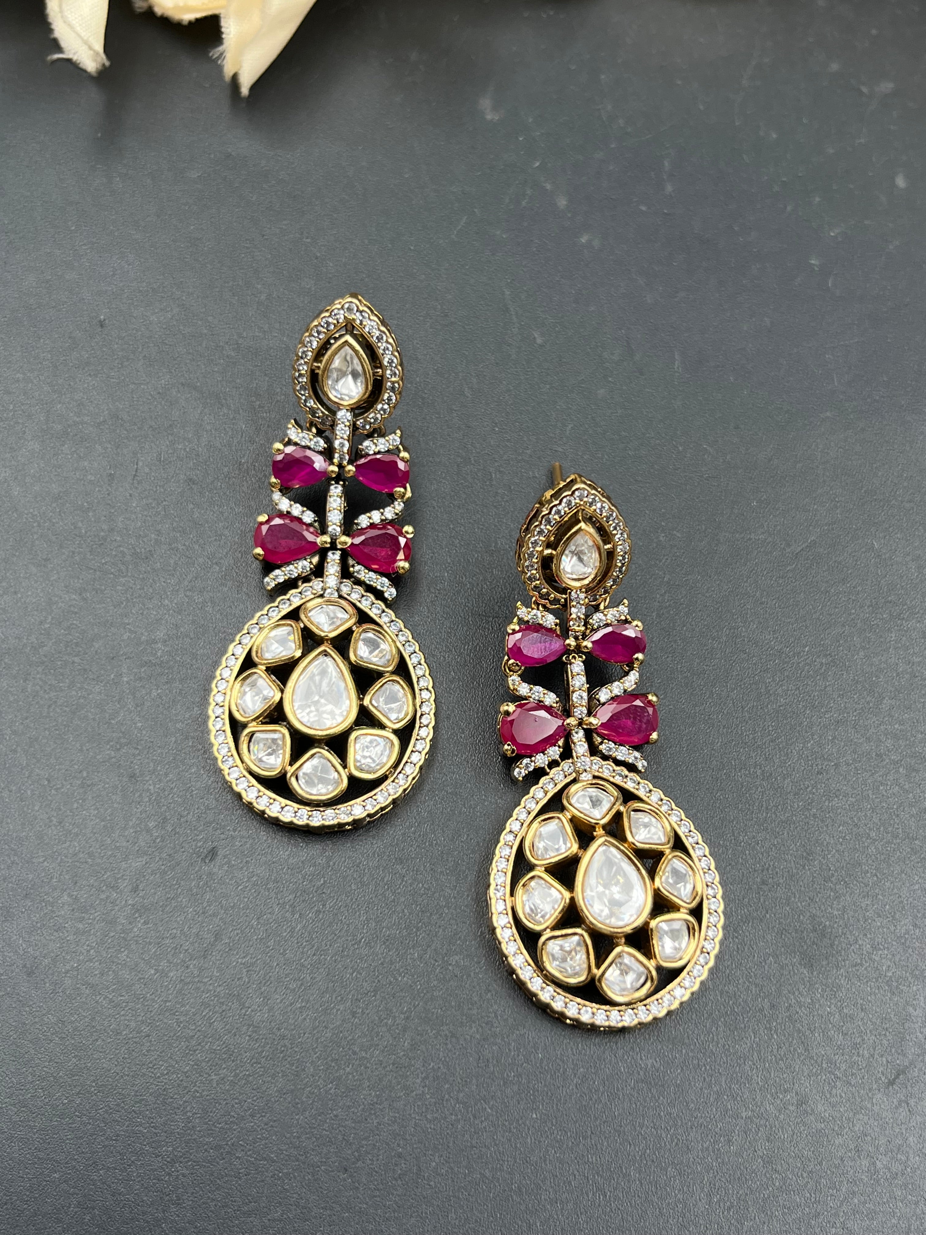 HIMA EARRING