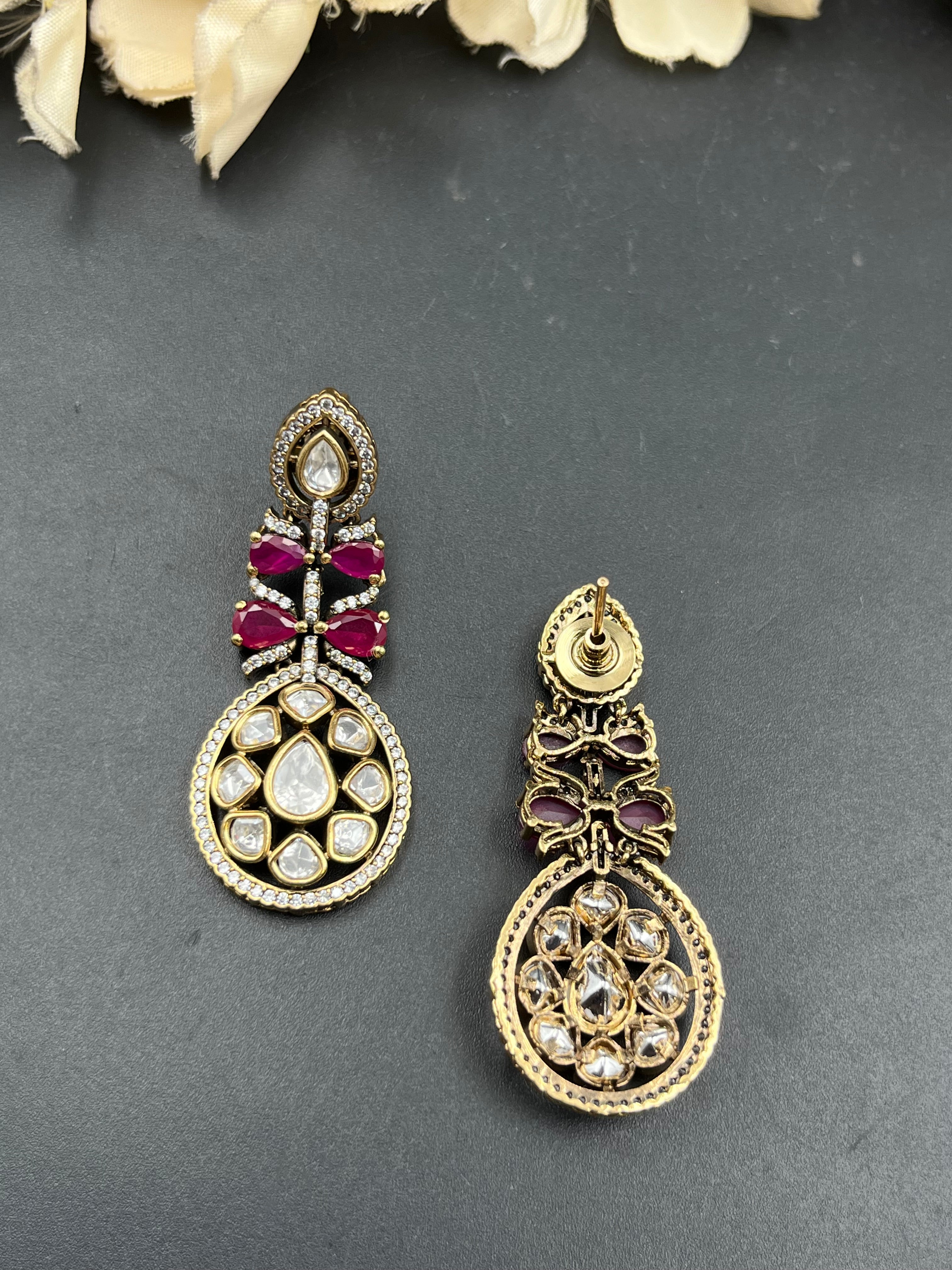 HIMA EARRING