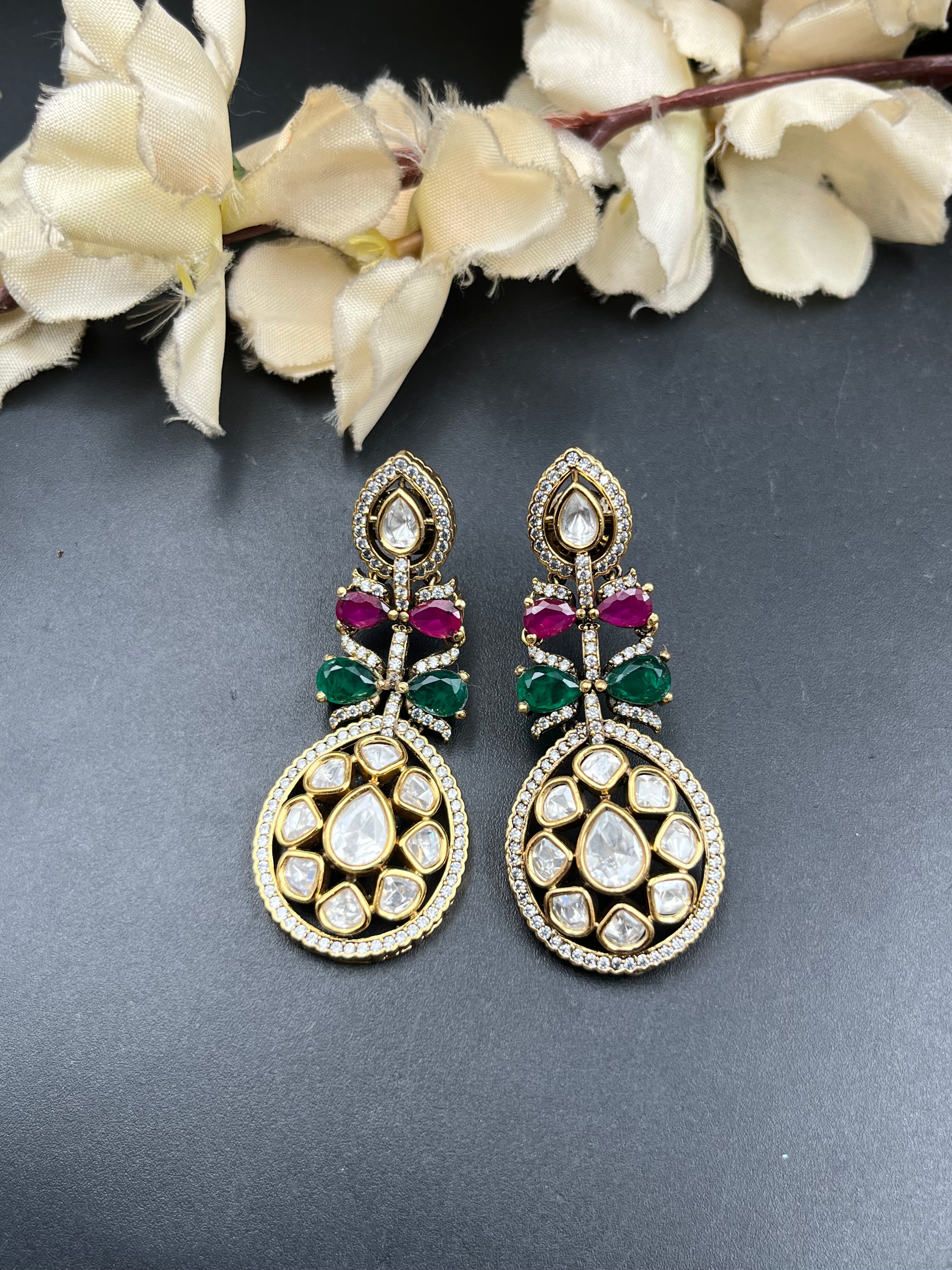 HIMA EARRING