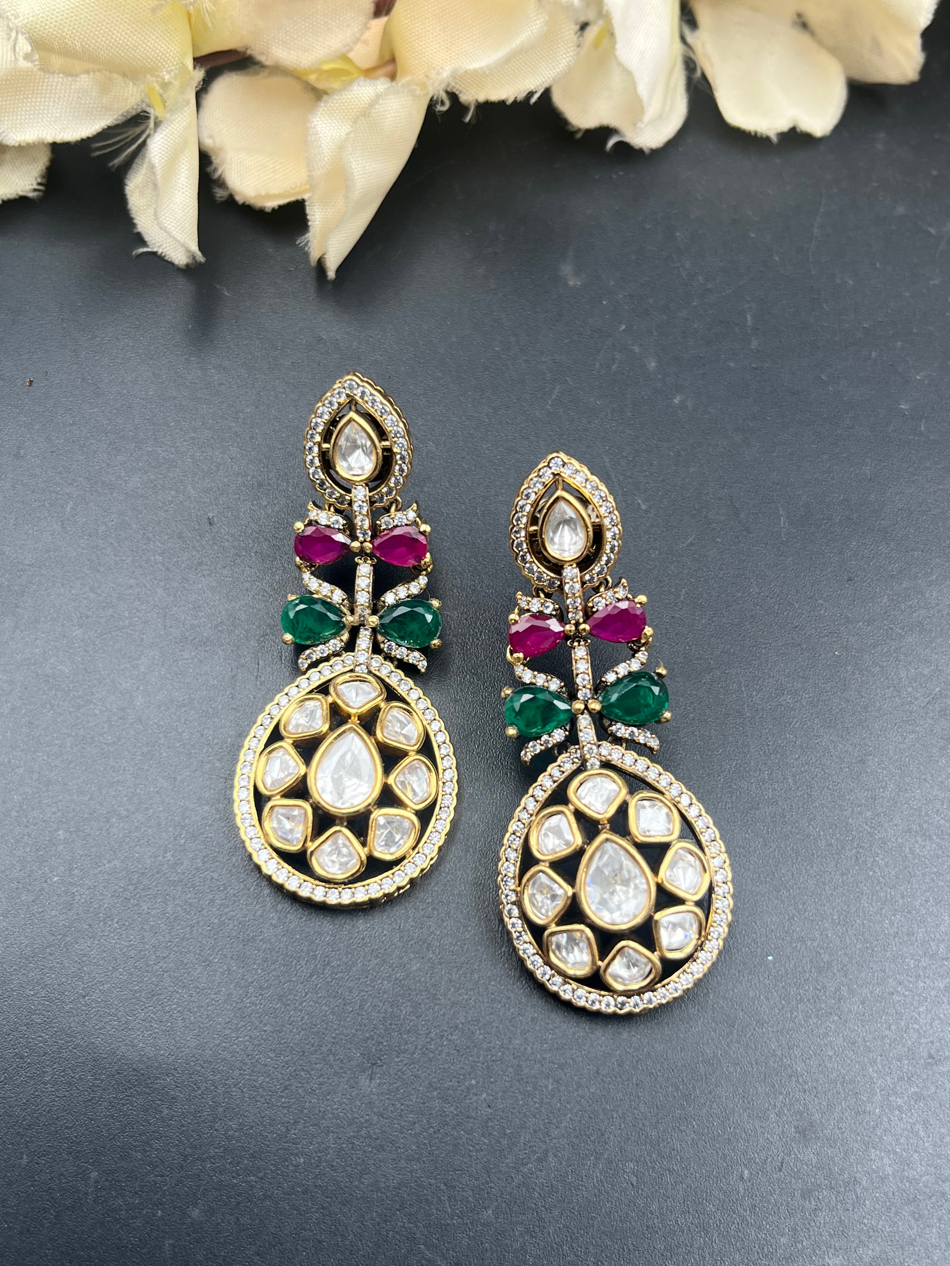 HIMA EARRING
