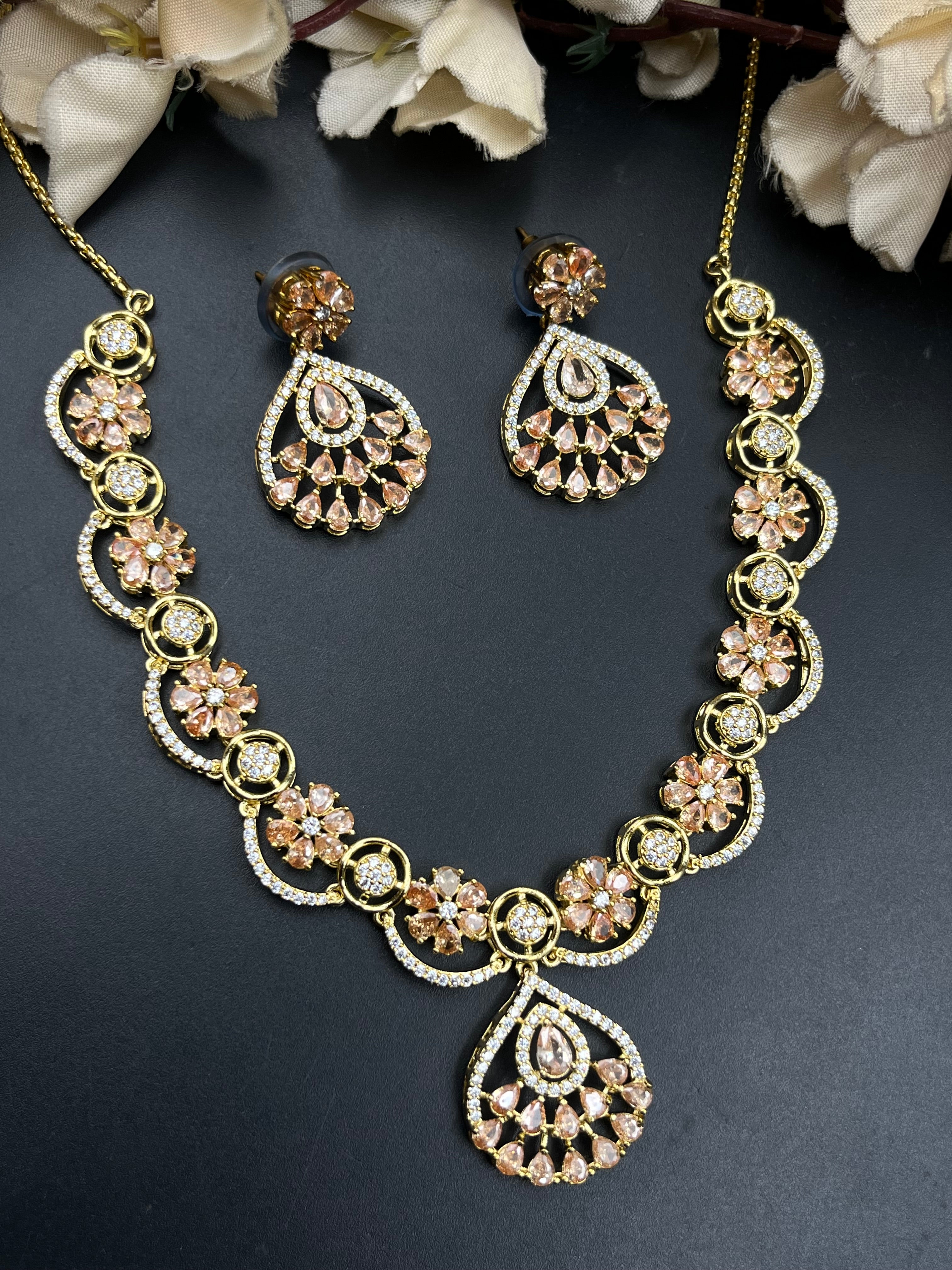 FRA NECKLACE