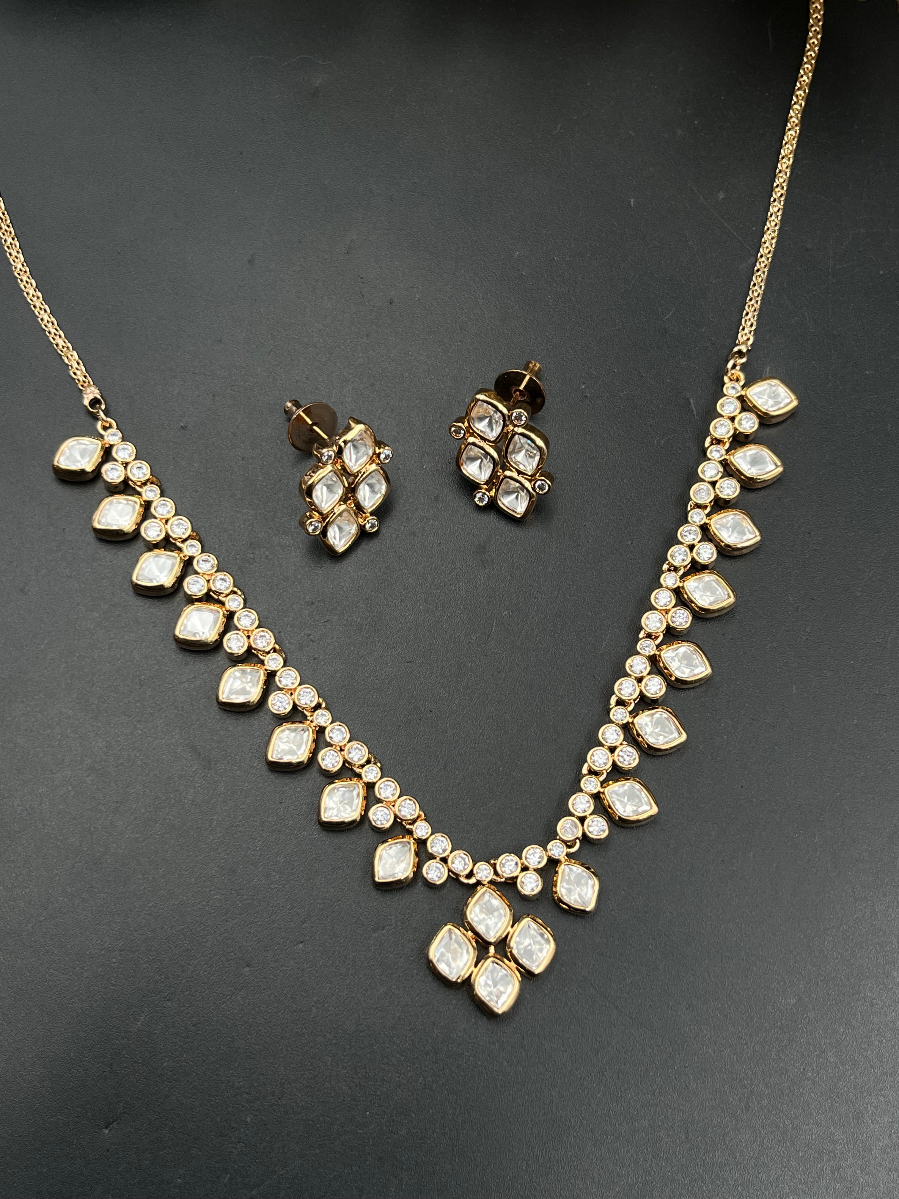 VINITA NECKLACE