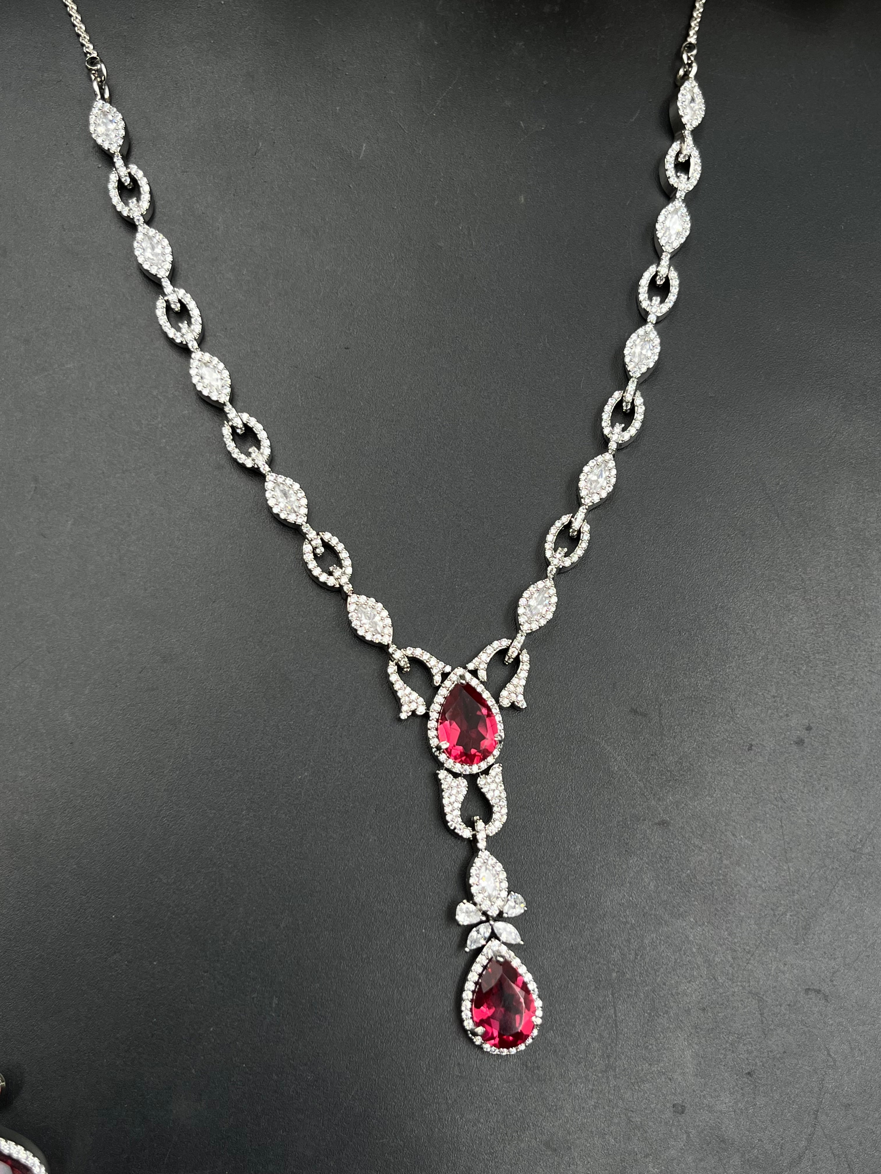 TEENA NECKLACE