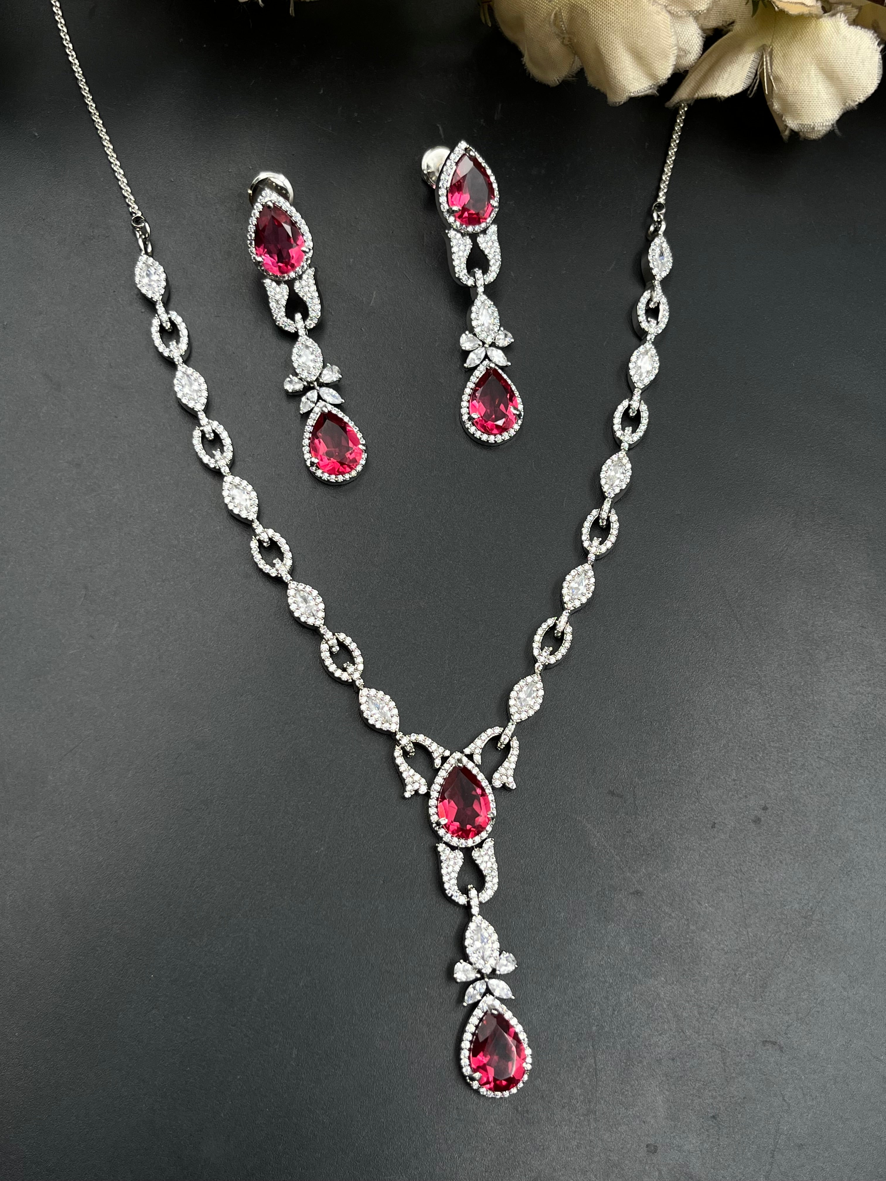 TEENA NECKLACE